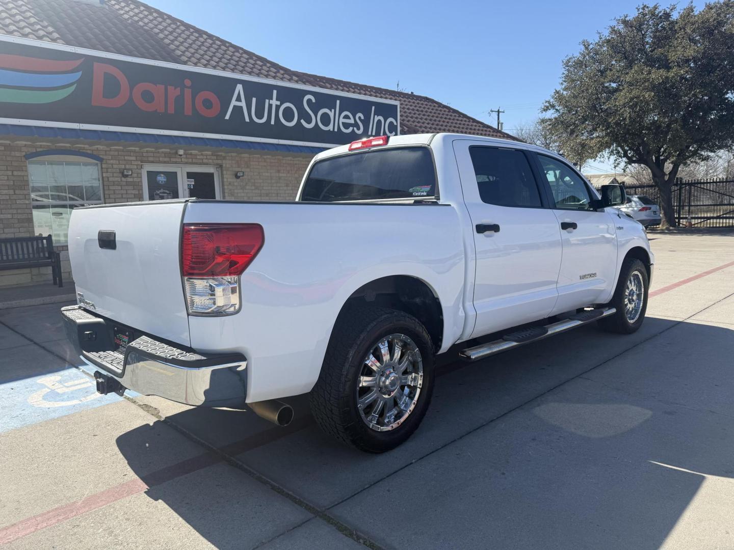 2011 Super White /Black Cloth Interior Graphite Cloth Interior Sand Toyota Tundra 41901 (5TFEM5F18BX) with an 4.6L V8 DOHC 32V engine, 5-Speed Automatic Overdrive transmission, located at 2401 E Main St., Grand Prairie, TX, 75050, (972) 262-4440, 32.748981, -96.969643 - Photo#27