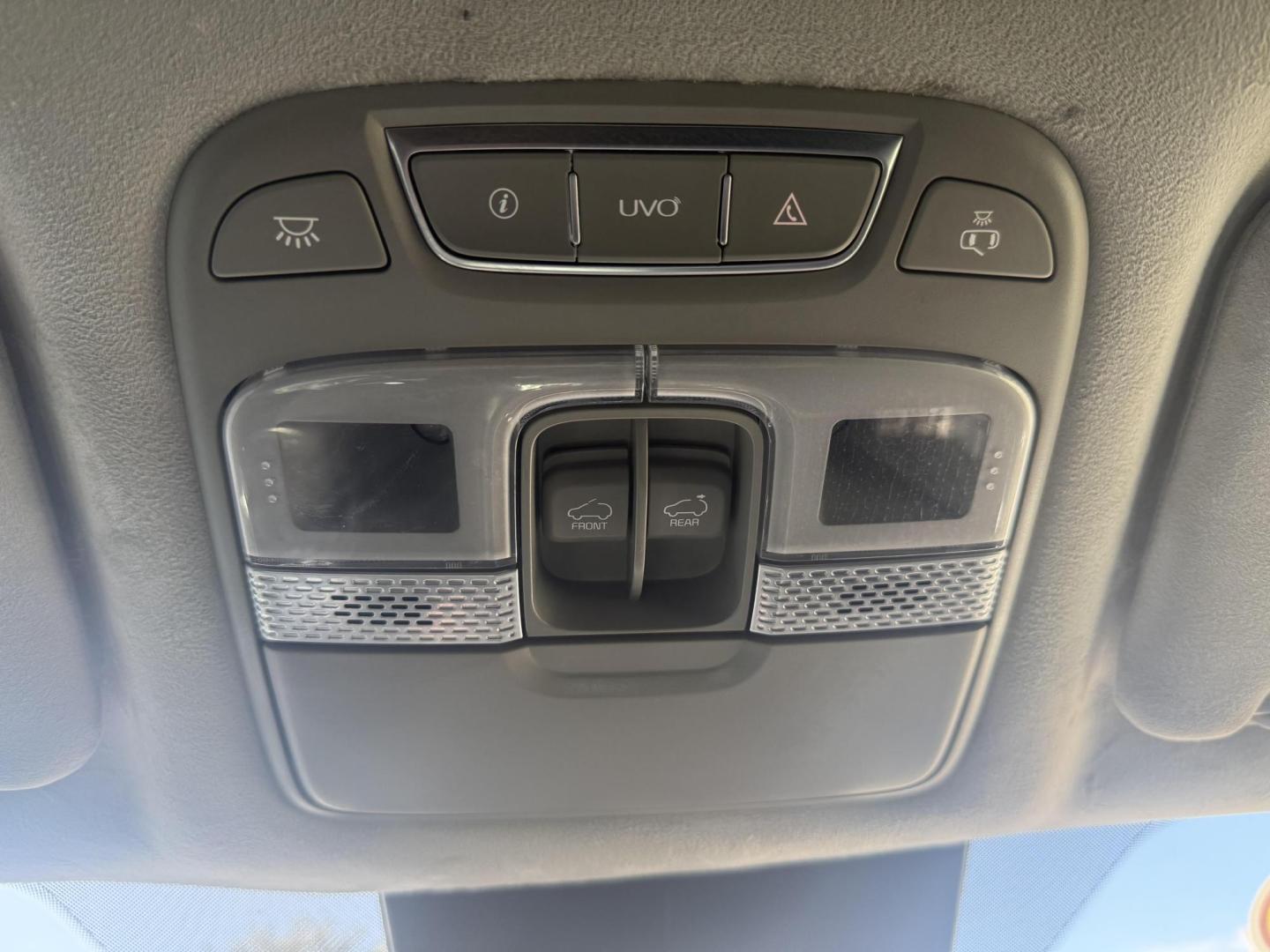 2021 No data /No data Kia Telluride 73915 (5XYP5DHC6MG) with an 3.8L V6 DOHC 24V engine, 8-Speed Automatic transmission, located at 2401 E Main St., Grand Prairie, TX, 75050, (972) 262-4440, 32.748981, -96.969643 - Photo#15