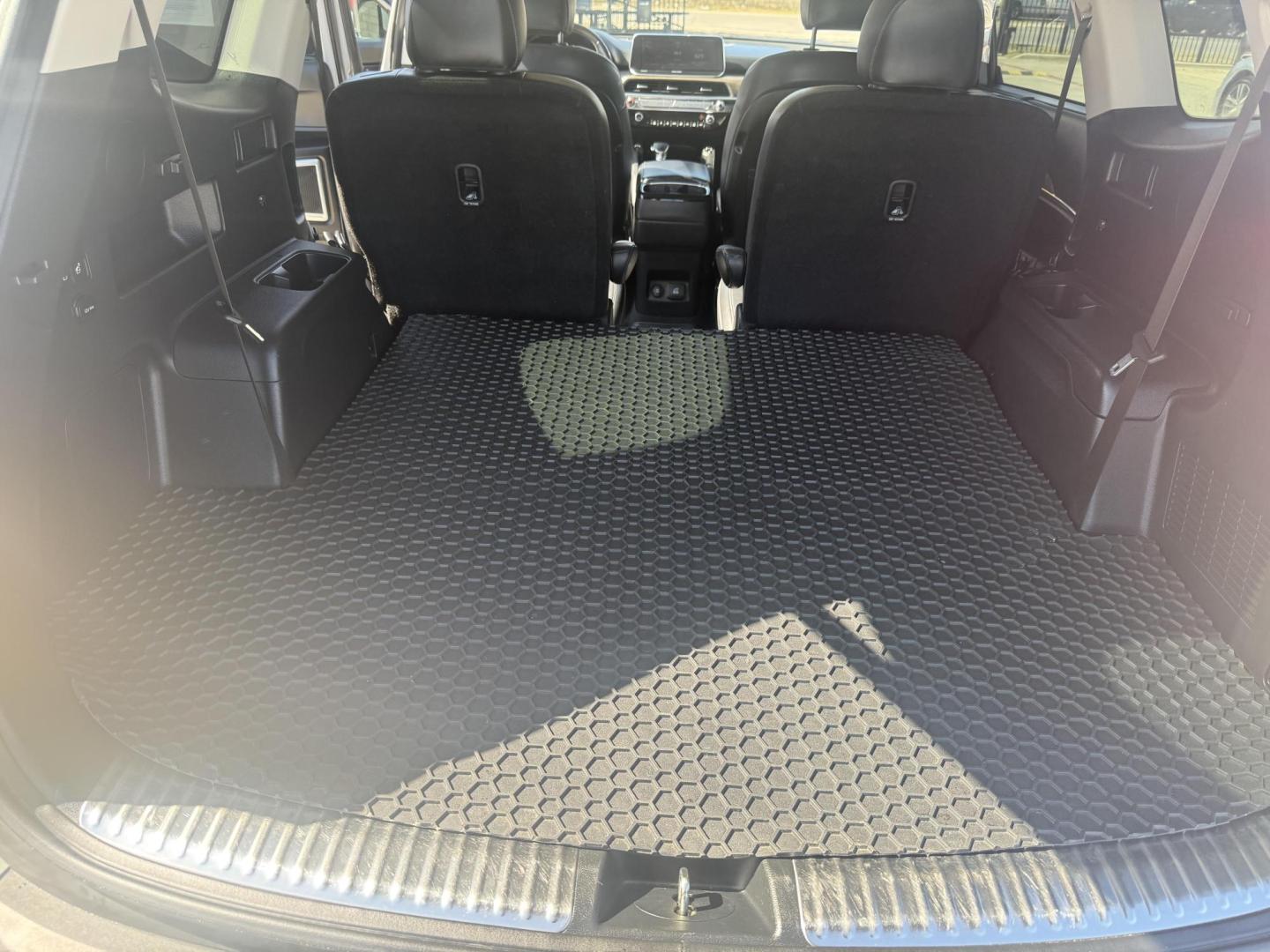 2021 No data /No data Kia Telluride 73915 (5XYP5DHC6MG) with an 3.8L V6 DOHC 24V engine, 8-Speed Automatic transmission, located at 2401 E Main St., Grand Prairie, TX, 75050, (972) 262-4440, 32.748981, -96.969643 - Photo#28