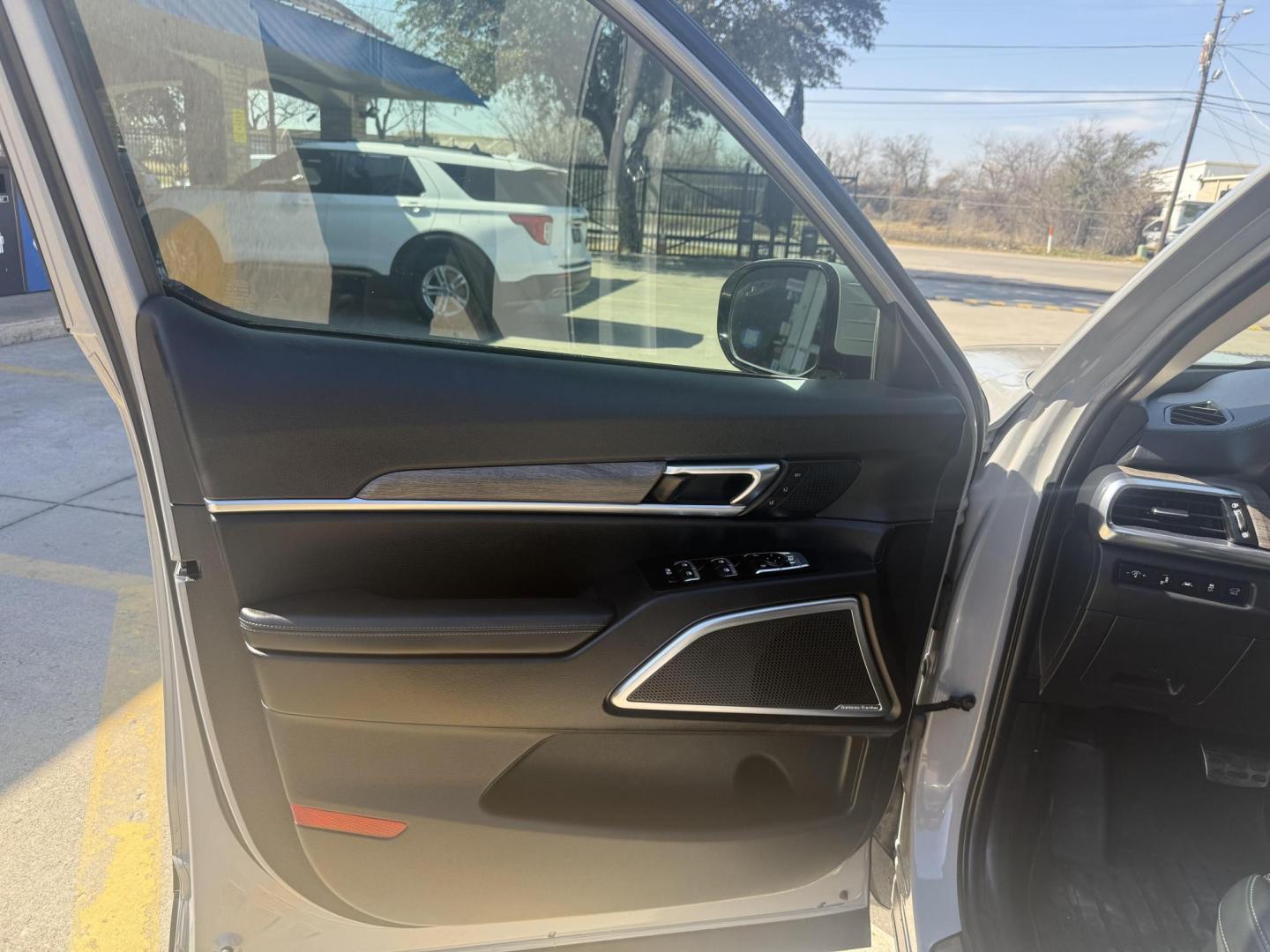 2021 No data /No data Kia Telluride 73915 (5XYP5DHC6MG) with an 3.8L V6 DOHC 24V engine, 8-Speed Automatic transmission, located at 2401 E Main St., Grand Prairie, TX, 75050, (972) 262-4440, 32.748981, -96.969643 - Photo#32