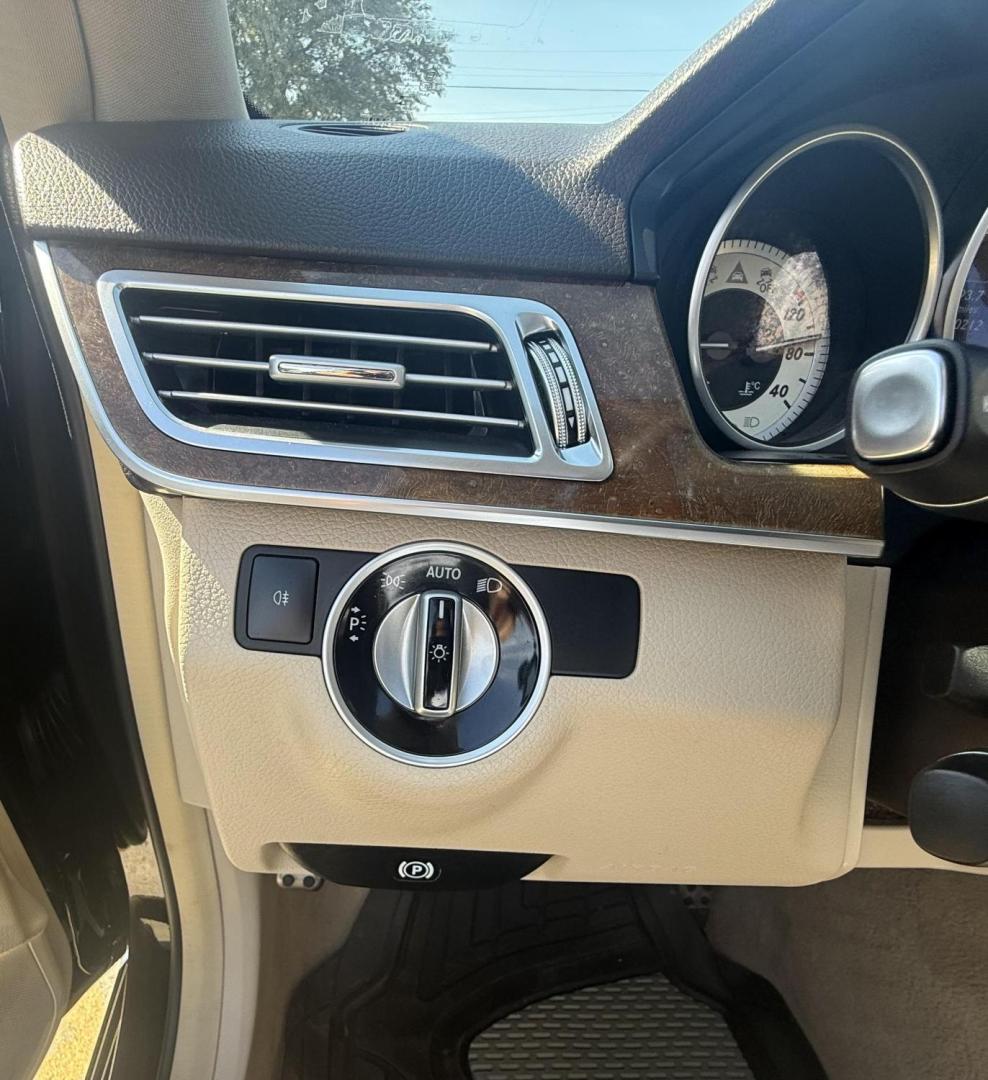 2015 Black /Black , leatherette Black Nappa, premium leather B Mercedes-Benz E-Class 50930 (WDDHF8JB4FB) with an 3.5L V6 DOHC 24V engine, 7-Speed Automatic transmission, located at 2401 E Main St., Grand Prairie, TX, 75050, (972) 262-4440, 32.748981, -96.969643 - Photo#1