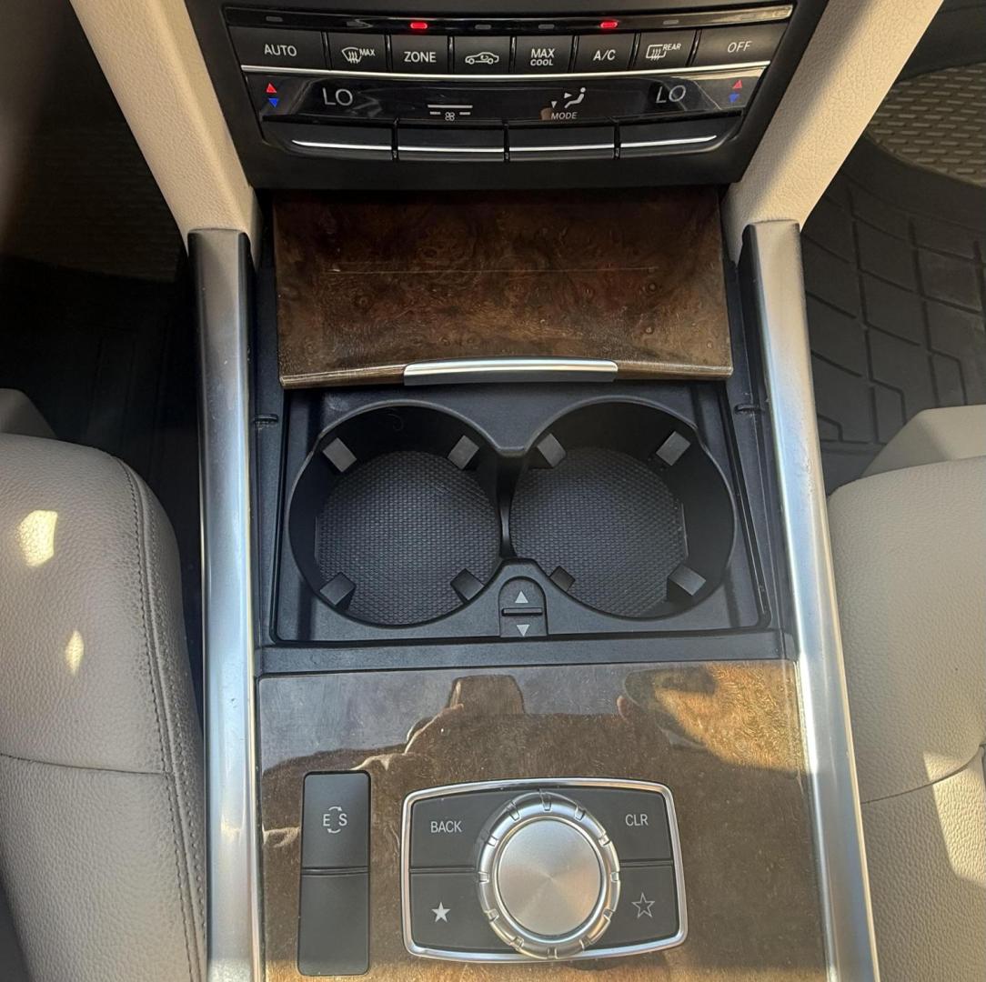 2015 Black /Black , leatherette Black Nappa, premium leather B Mercedes-Benz E-Class 50930 (WDDHF8JB4FB) with an 3.5L V6 DOHC 24V engine, 7-Speed Automatic transmission, located at 2401 E Main St., Grand Prairie, TX, 75050, (972) 262-4440, 32.748981, -96.969643 - Photo#2