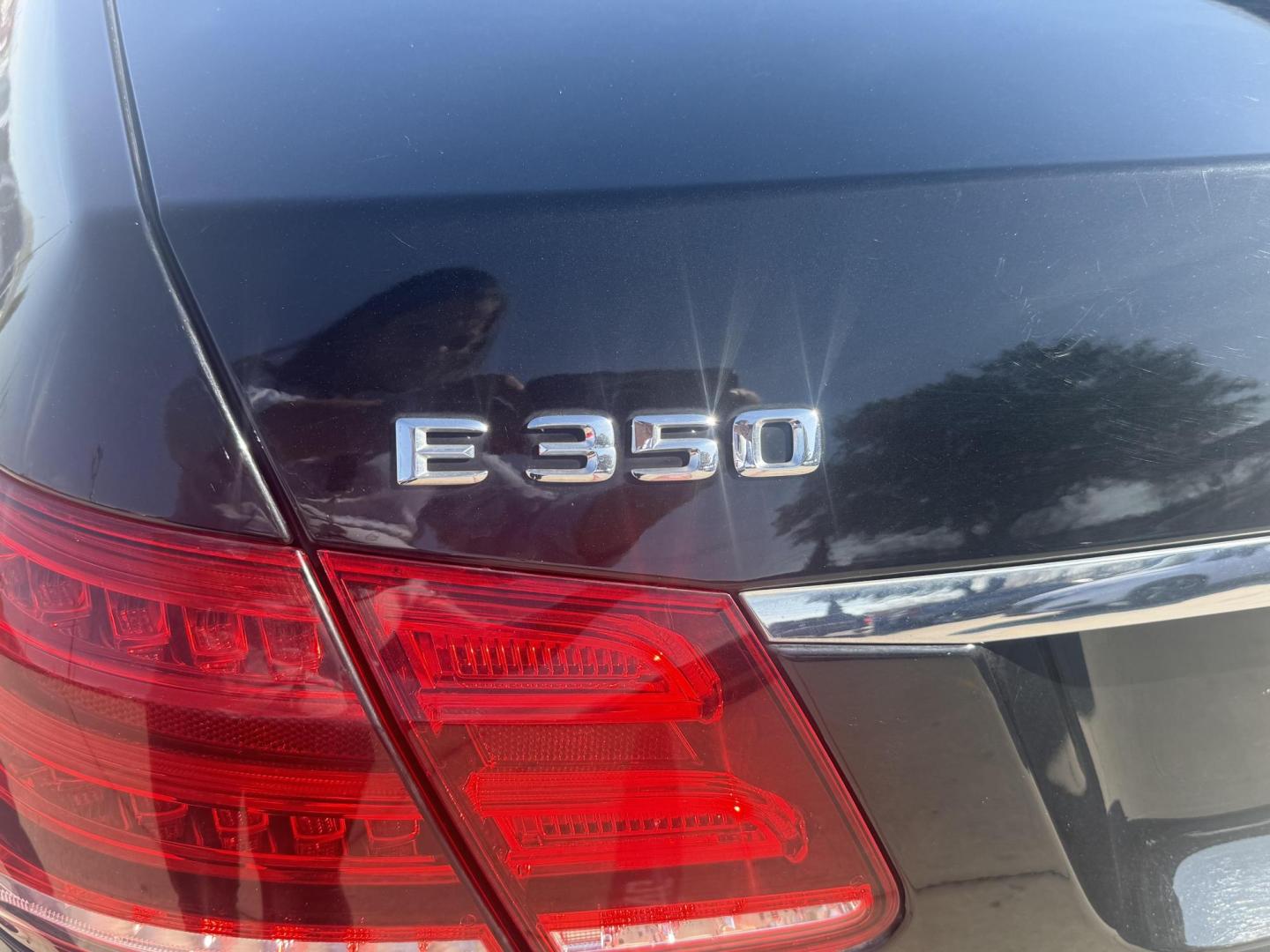 2015 Black /Black , leatherette Black Nappa, premium leather B Mercedes-Benz E-Class 50930 (WDDHF8JB4FB) with an 3.5L V6 DOHC 24V engine, 7-Speed Automatic transmission, located at 2401 E Main St., Grand Prairie, TX, 75050, (972) 262-4440, 32.748981, -96.969643 - Photo#4
