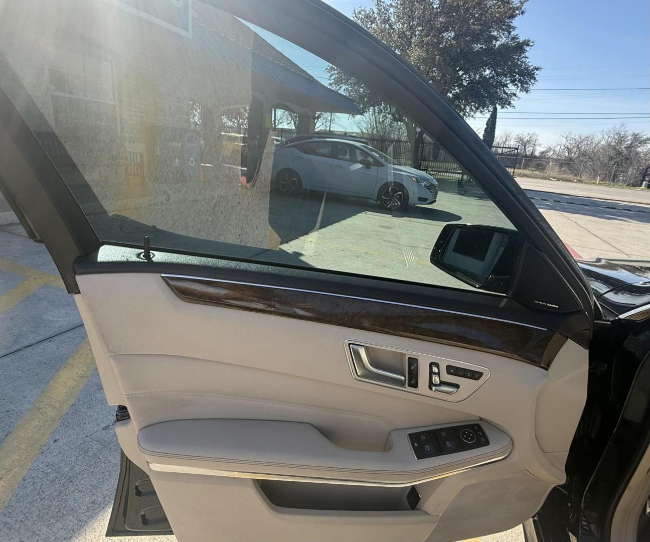 2015 Black /Black , leatherette Black Nappa, premium leather B Mercedes-Benz E-Class 50930 (WDDHF8JB4FB) with an 3.5L V6 DOHC 24V engine, 7-Speed Automatic transmission, located at 2401 E Main St., Grand Prairie, TX, 75050, (972) 262-4440, 32.748981, -96.969643 - Photo#25