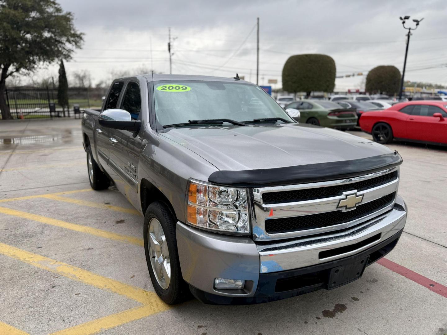 2009 Graystone Metallic /Ebony Cloth Interior Ebony Leather Interior Light Chevrolet Silverado 1500 37026 (3GCEC23J49G) with an 5.3L V8 OHV 16V engine, 6-Speed Automatic transmission, located at 2401 E Main St., Grand Prairie, TX, 75050, (972) 262-4440, 32.748981, -96.969643 - Photo#9