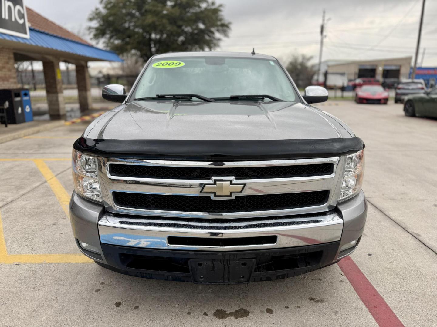 2009 Graystone Metallic /Ebony Cloth Interior Ebony Leather Interior Light Chevrolet Silverado 1500 37026 (3GCEC23J49G) with an 5.3L V8 OHV 16V engine, 6-Speed Automatic transmission, located at 2401 E Main St., Grand Prairie, TX, 75050, (972) 262-4440, 32.748981, -96.969643 - Photo#10