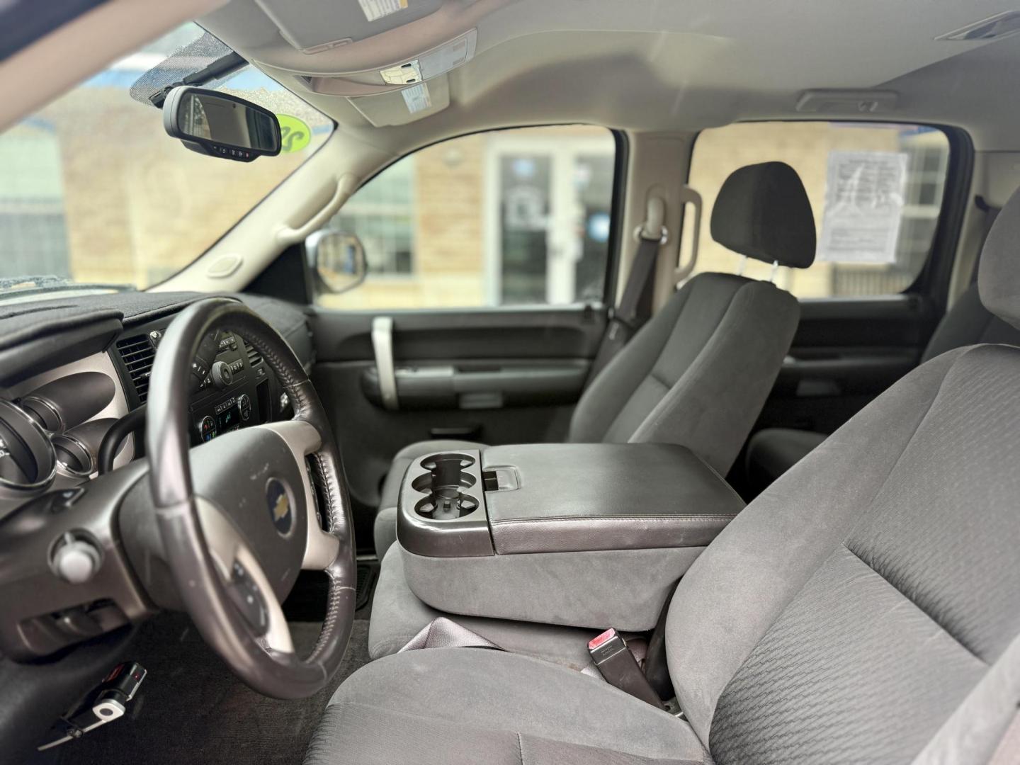 2009 Graystone Metallic /Ebony Cloth Interior Ebony Leather Interior Light Chevrolet Silverado 1500 37026 (3GCEC23J49G) with an 5.3L V8 OHV 16V engine, 6-Speed Automatic transmission, located at 2401 E Main St., Grand Prairie, TX, 75050, (972) 262-4440, 32.748981, -96.969643 - Photo#12