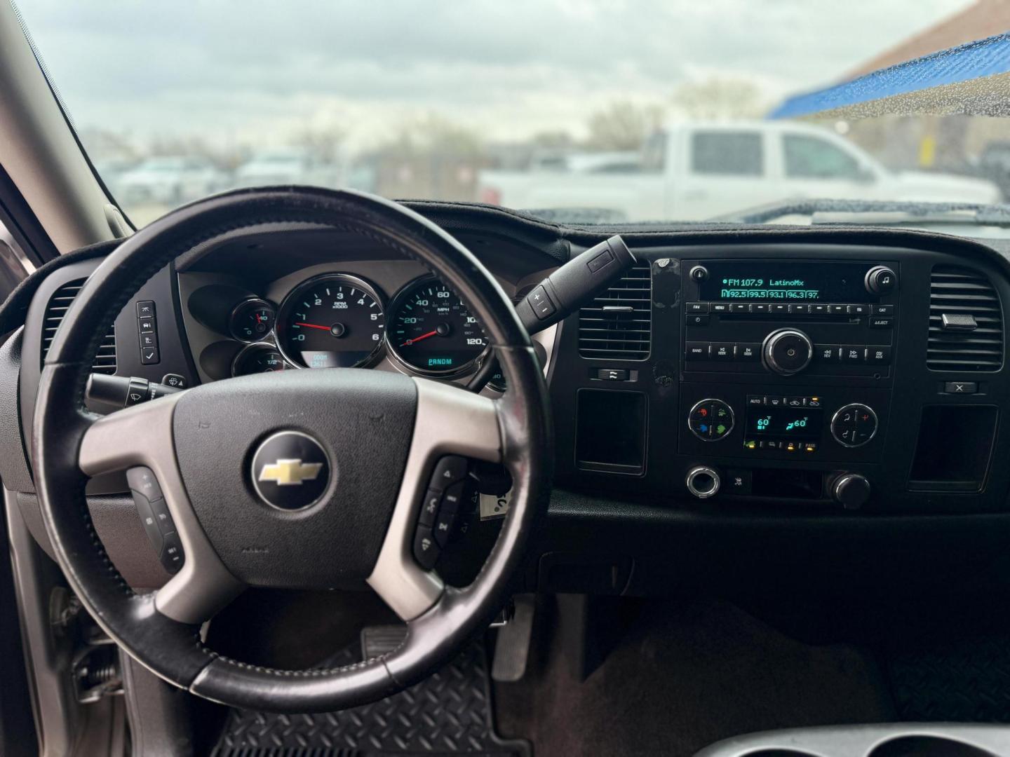 2009 Graystone Metallic /Ebony Cloth Interior Ebony Leather Interior Light Chevrolet Silverado 1500 37026 (3GCEC23J49G) with an 5.3L V8 OHV 16V engine, 6-Speed Automatic transmission, located at 2401 E Main St., Grand Prairie, TX, 75050, (972) 262-4440, 32.748981, -96.969643 - Photo#14