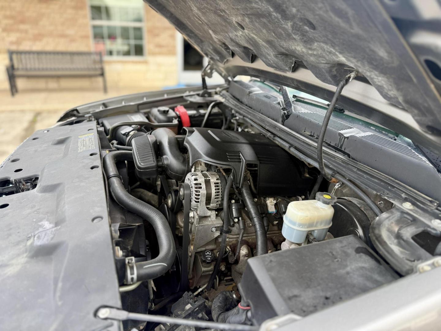2009 Graystone Metallic /Ebony Cloth Interior Ebony Leather Interior Light Chevrolet Silverado 1500 37026 (3GCEC23J49G) with an 5.3L V8 OHV 16V engine, 6-Speed Automatic transmission, located at 2401 E Main St., Grand Prairie, TX, 75050, (972) 262-4440, 32.748981, -96.969643 - Photo#22