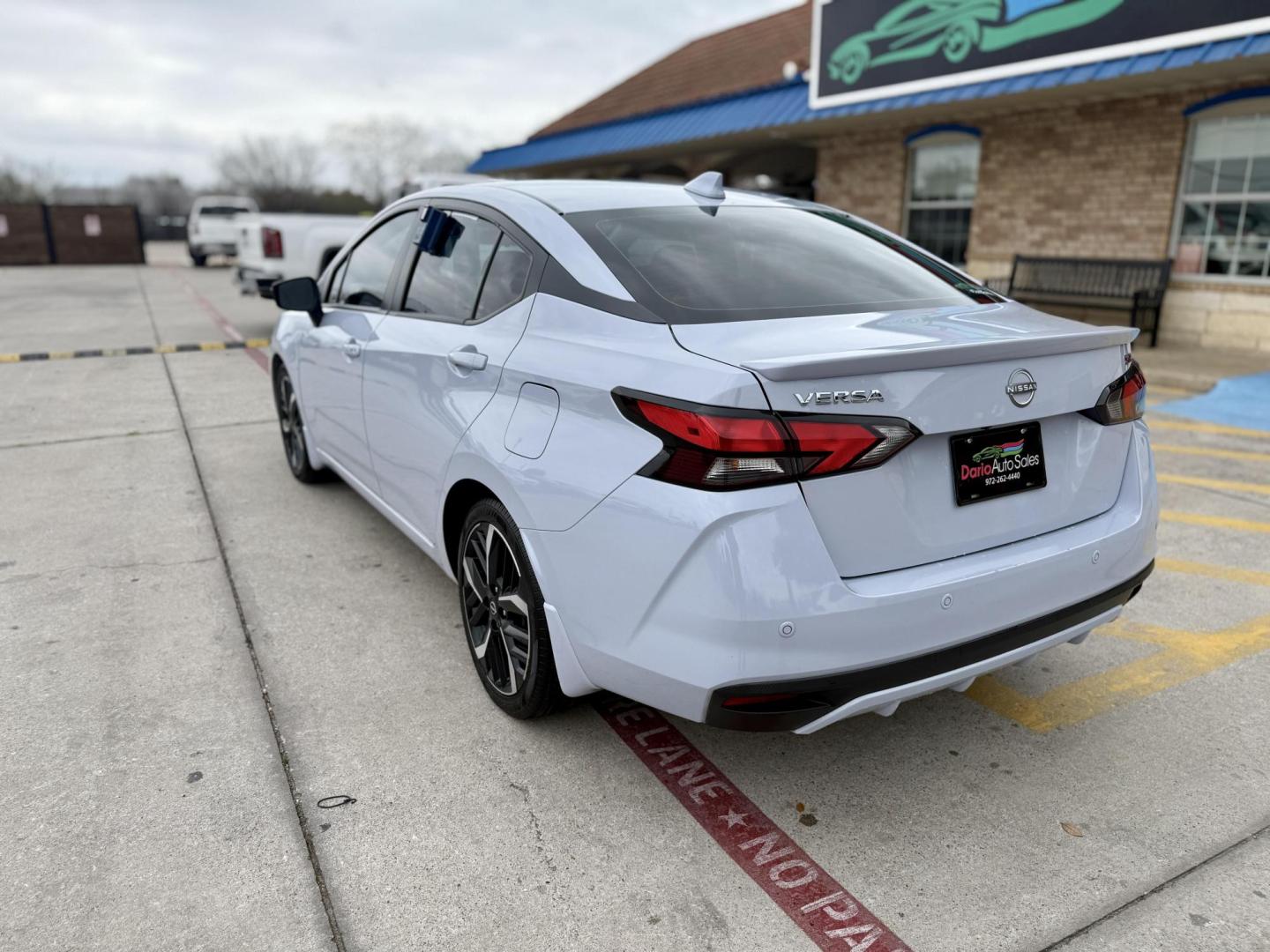 2024 Gray Sky Pearl /Graphite Nissan Versa 83990 (3N1CN8FV4RL) with an 1.6L L4 DOHC 16V engine, Continuously Variable Transmission transmission, located at 2401 E Main St., Grand Prairie, TX, 75050, (972) 262-4440, 32.748981, -96.969643 - Photo#1