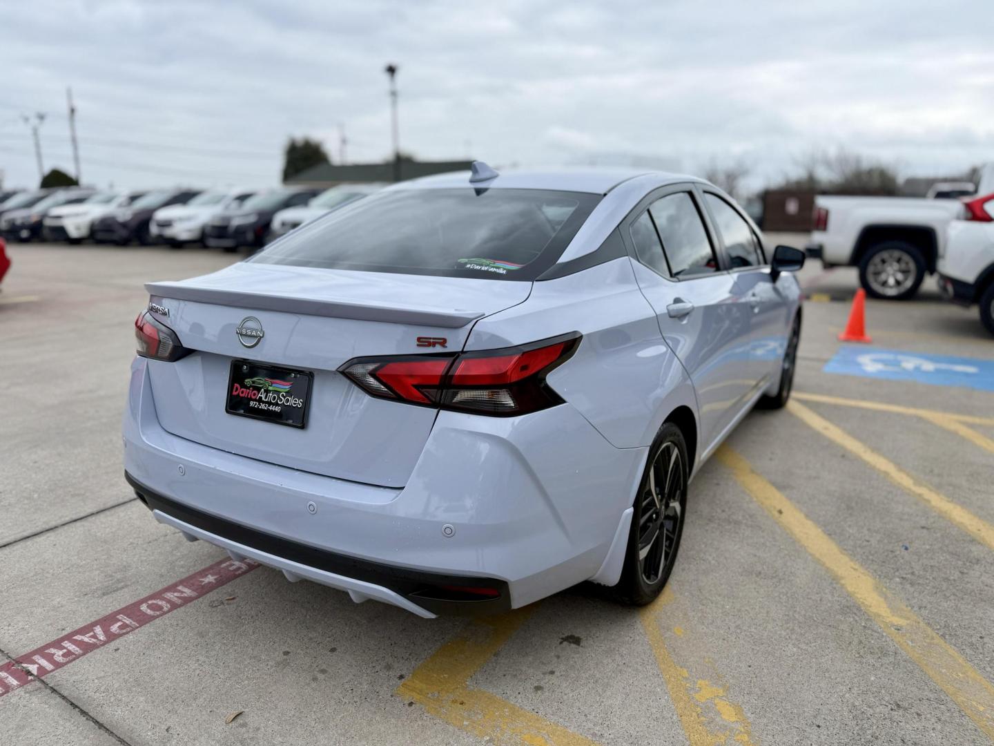 2024 Gray Sky Pearl /Graphite Nissan Versa 83990 (3N1CN8FV4RL) with an 1.6L L4 DOHC 16V engine, Continuously Variable Transmission transmission, located at 2401 E Main St., Grand Prairie, TX, 75050, (972) 262-4440, 32.748981, -96.969643 - Photo#5