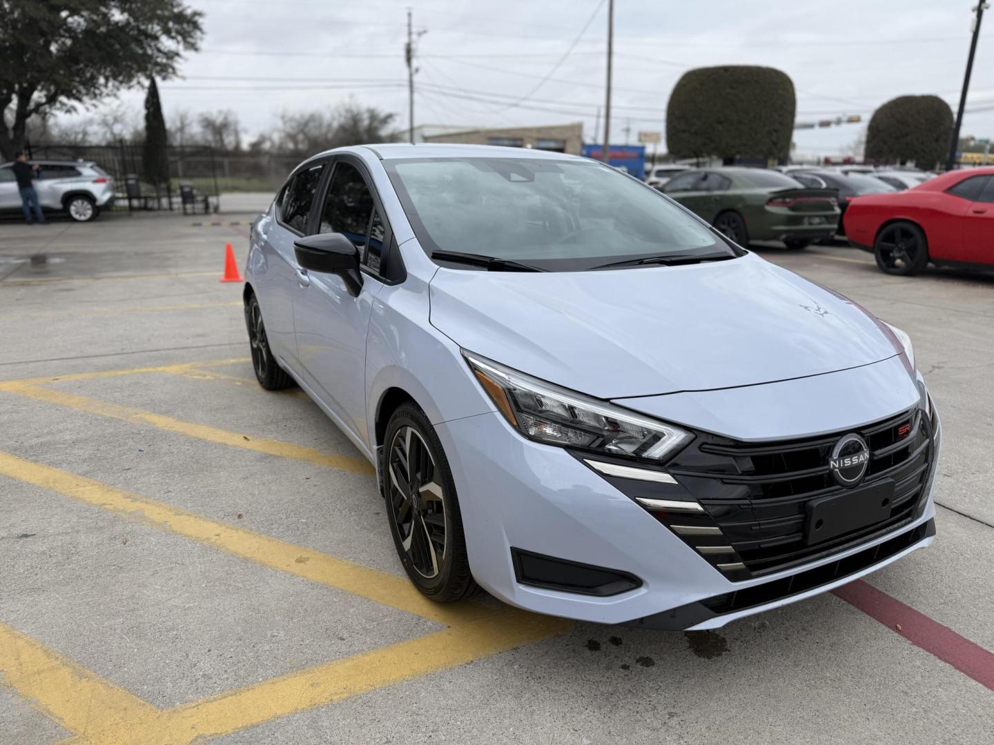 2024 Gray Sky Pearl /Graphite Nissan Versa 83990 (3N1CN8FV4RL) with an 1.6L L4 DOHC 16V engine, Continuously Variable Transmission transmission, located at 2401 E Main St., Grand Prairie, TX, 75050, (972) 262-4440, 32.748981, -96.969643 - Photo#7