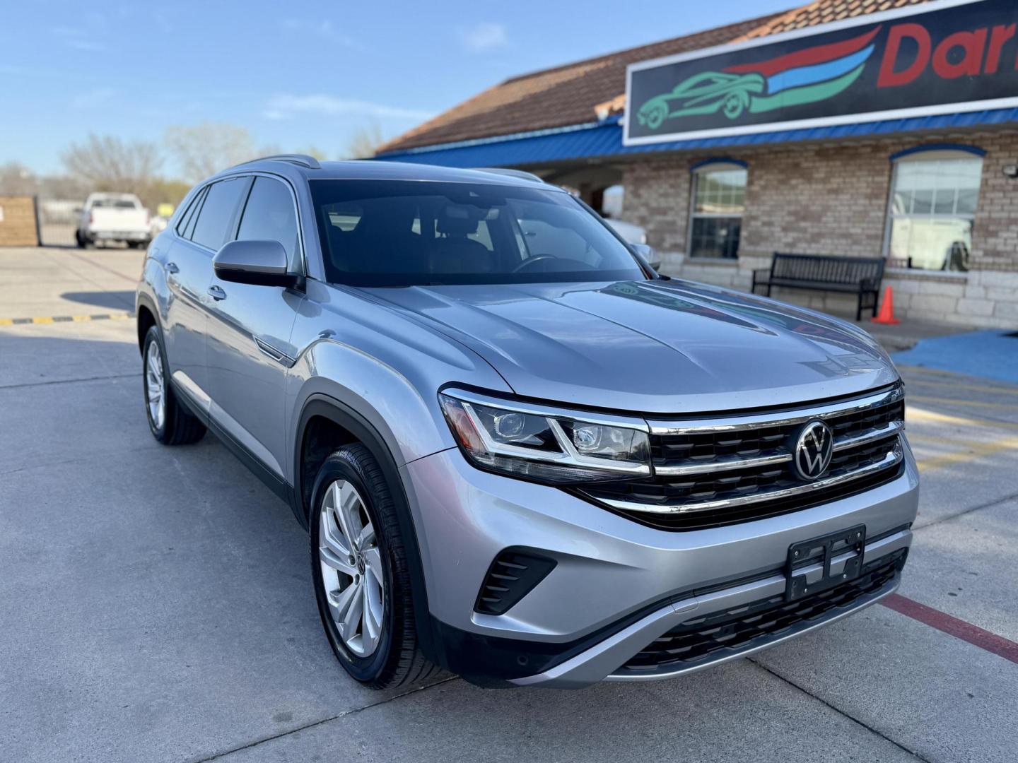 2020 Platinum Gray Metallic /Shetland Beige, leatherette Titan Black, leatheret Volkswagen Atlas 73257 (1V2MC2CA1LC) with an 2.0L L4 DOHC 16V engine, 8-Speed Automatic transmission, located at 2401 E Main St., Grand Prairie, TX, 75050, (972) 262-4440, 32.748981, -96.969643 - Photo#0