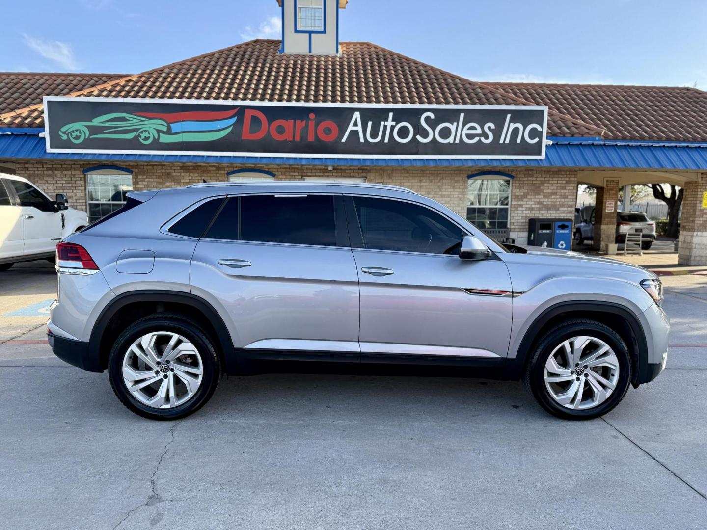 2020 Platinum Gray Metallic /Shetland Beige, leatherette Titan Black, leatheret Volkswagen Atlas 73257 (1V2MC2CA1LC) with an 2.0L L4 DOHC 16V engine, 8-Speed Automatic transmission, located at 2401 E Main St., Grand Prairie, TX, 75050, (972) 262-4440, 32.748981, -96.969643 - Photo#1