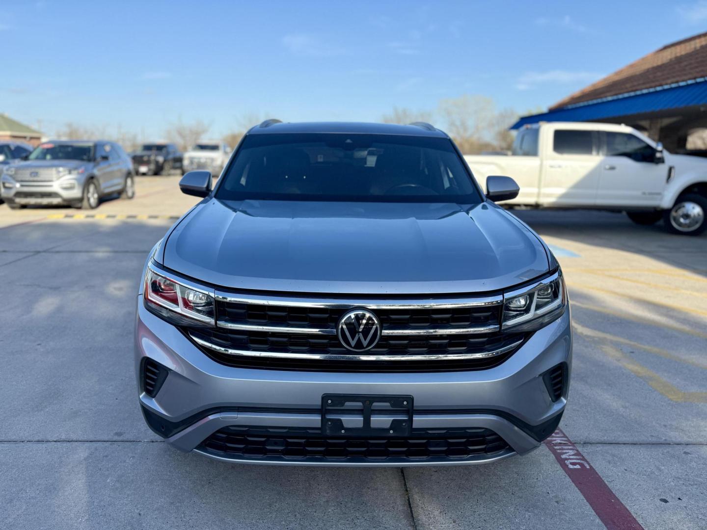 2020 Platinum Gray Metallic /Shetland Beige, leatherette Titan Black, leatheret Volkswagen Atlas 73257 (1V2MC2CA1LC) with an 2.0L L4 DOHC 16V engine, 8-Speed Automatic transmission, located at 2401 E Main St., Grand Prairie, TX, 75050, (972) 262-4440, 32.748981, -96.969643 - Photo#2