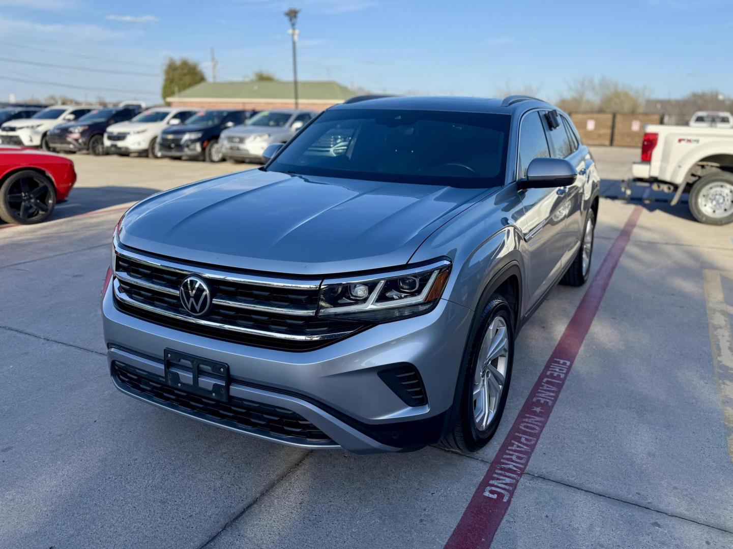 2020 Platinum Gray Metallic /Shetland Beige, leatherette Titan Black, leatheret Volkswagen Atlas 73257 (1V2MC2CA1LC) with an 2.0L L4 DOHC 16V engine, 8-Speed Automatic transmission, located at 2401 E Main St., Grand Prairie, TX, 75050, (972) 262-4440, 32.748981, -96.969643 - Photo#3
