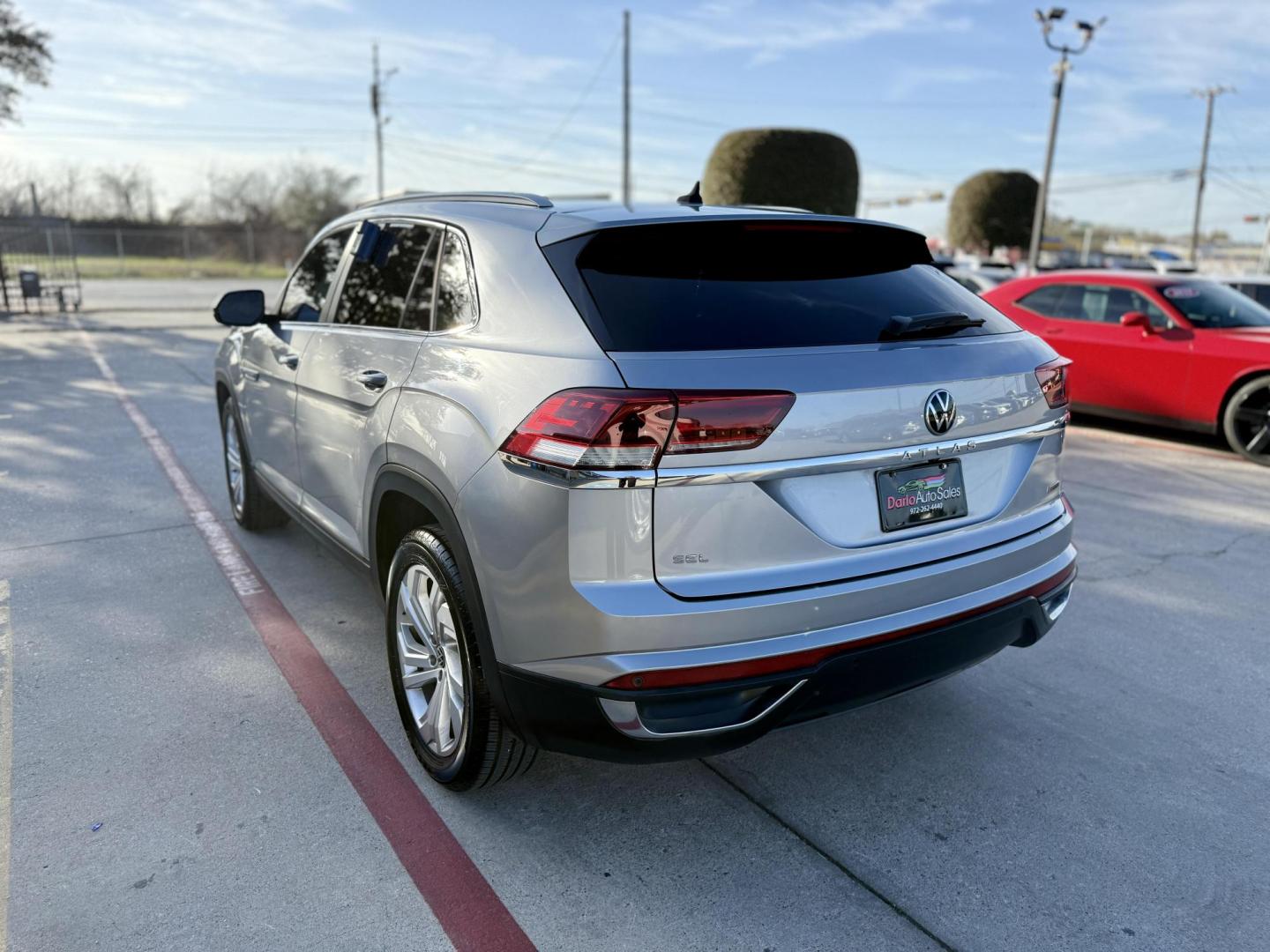 2020 Platinum Gray Metallic /Shetland Beige, leatherette Titan Black, leatheret Volkswagen Atlas 73257 (1V2MC2CA1LC) with an 2.0L L4 DOHC 16V engine, 8-Speed Automatic transmission, located at 2401 E Main St., Grand Prairie, TX, 75050, (972) 262-4440, 32.748981, -96.969643 - Photo#5