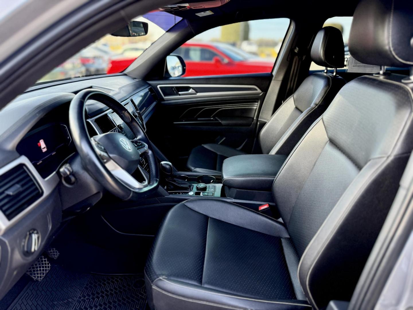 2020 Platinum Gray Metallic /Shetland Beige, leatherette Titan Black, leatheret Volkswagen Atlas 73257 (1V2MC2CA1LC) with an 2.0L L4 DOHC 16V engine, 8-Speed Automatic transmission, located at 2401 E Main St., Grand Prairie, TX, 75050, (972) 262-4440, 32.748981, -96.969643 - Photo#15