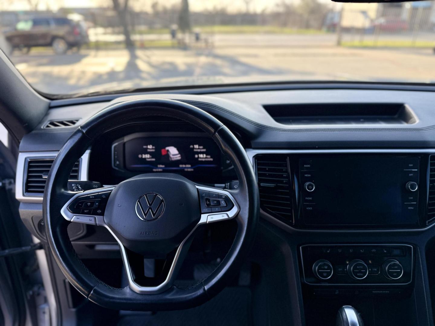 2020 Platinum Gray Metallic /Shetland Beige, leatherette Titan Black, leatheret Volkswagen Atlas 73257 (1V2MC2CA1LC) with an 2.0L L4 DOHC 16V engine, 8-Speed Automatic transmission, located at 2401 E Main St., Grand Prairie, TX, 75050, (972) 262-4440, 32.748981, -96.969643 - Photo#16