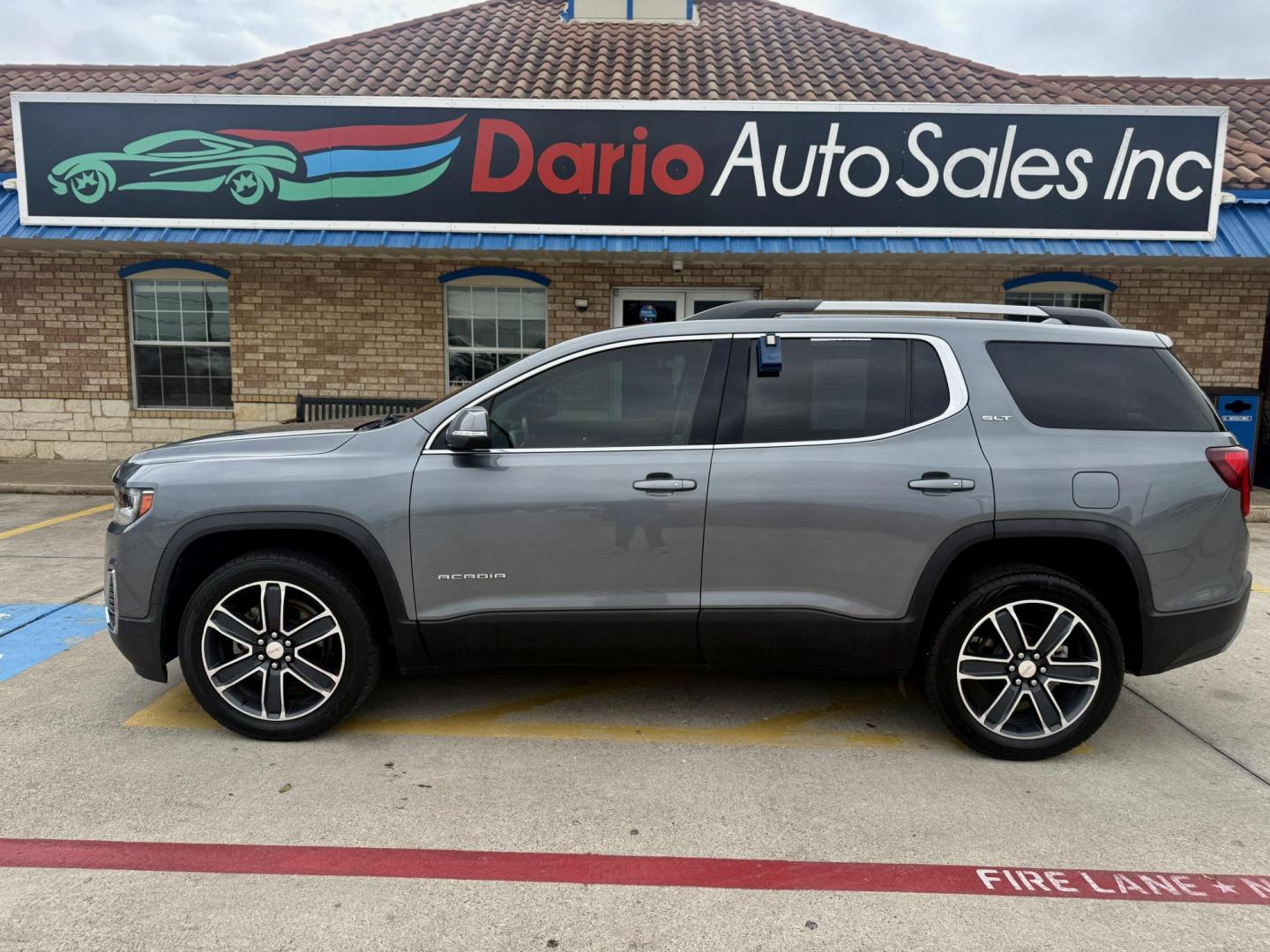 2020 Quicksilver Metallic /Cocoa/Light Ash Gray, leather Jet Black, leather GMC Acadia 70277 (1GKKNMLS9LZ) with an 3.6L V6 DOHC 24V engine, 9-Speed Automatic transmission, located at 2401 E Main St., Grand Prairie, TX, 75050, (972) 262-4440, 32.748981, -96.969643 - Photo#1