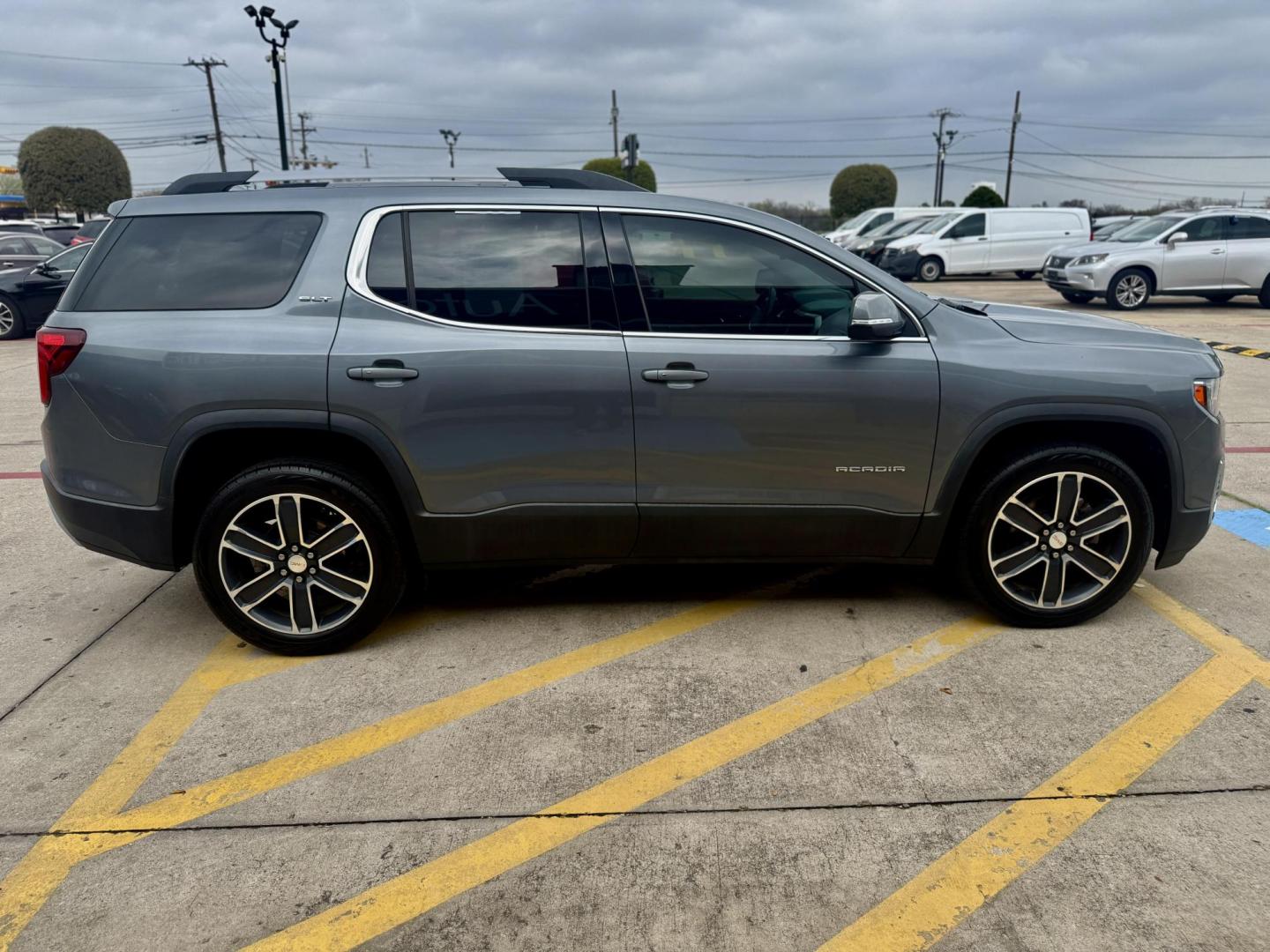 2020 Quicksilver Metallic /Cocoa/Light Ash Gray, leather Jet Black, leather GMC Acadia 70277 (1GKKNMLS9LZ) with an 3.6L V6 DOHC 24V engine, 9-Speed Automatic transmission, located at 2401 E Main St., Grand Prairie, TX, 75050, (972) 262-4440, 32.748981, -96.969643 - Photo#10