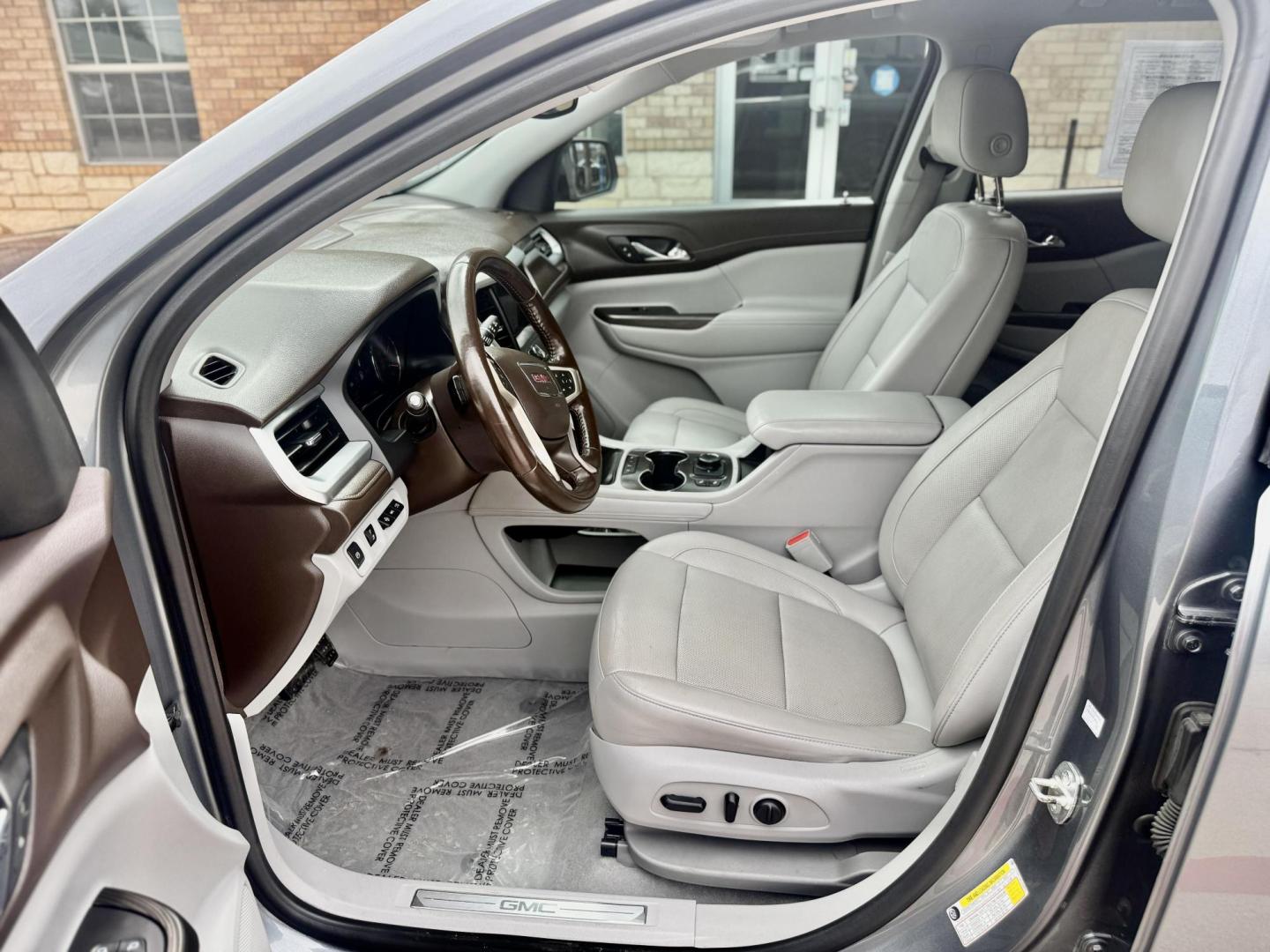 2020 Quicksilver Metallic /Cocoa/Light Ash Gray, leather Jet Black, leather GMC Acadia 70277 (1GKKNMLS9LZ) with an 3.6L V6 DOHC 24V engine, 9-Speed Automatic transmission, located at 2401 E Main St., Grand Prairie, TX, 75050, (972) 262-4440, 32.748981, -96.969643 - Photo#12