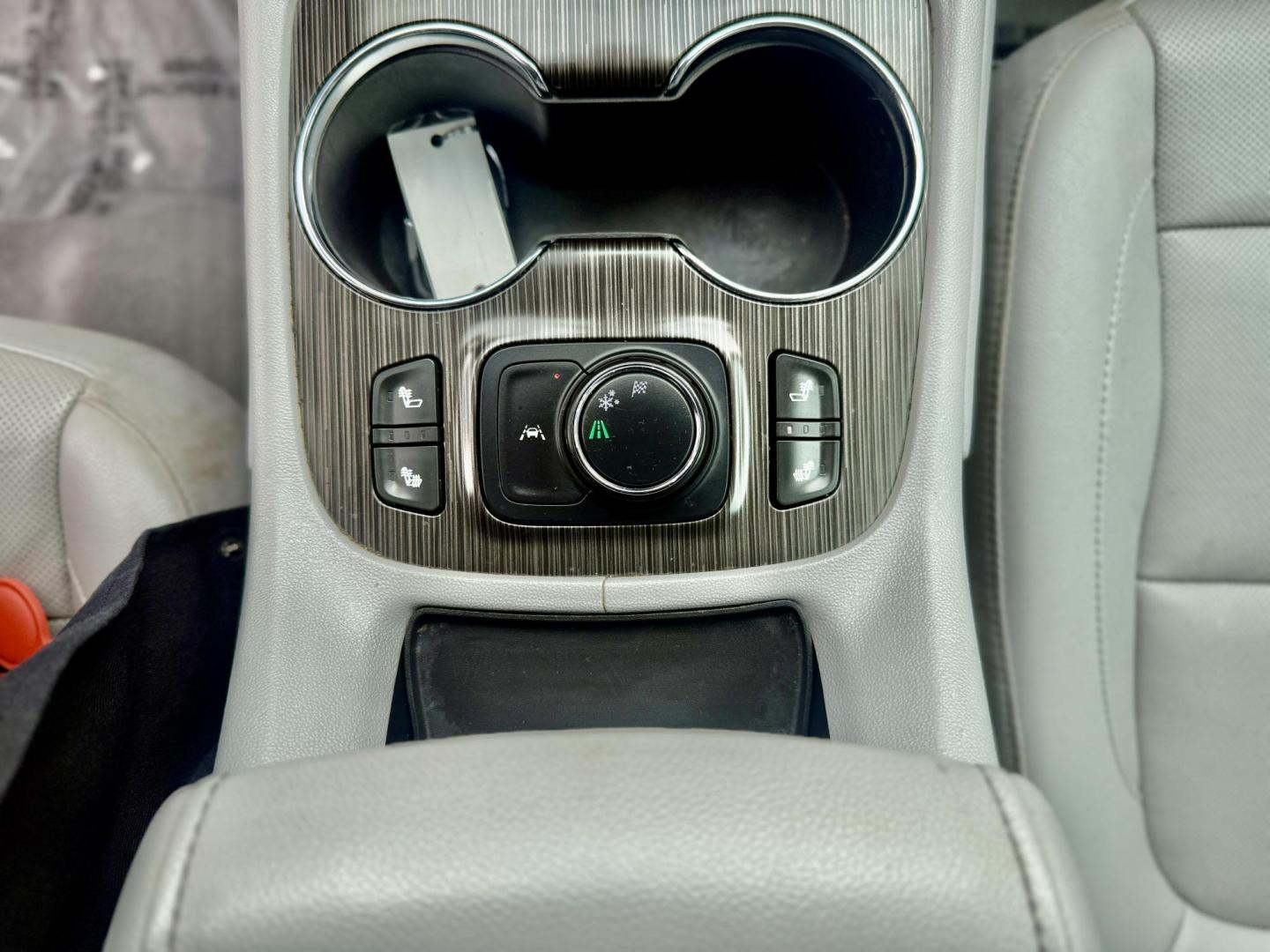 2020 Quicksilver Metallic /Cocoa/Light Ash Gray, leather Jet Black, leather GMC Acadia 70277 (1GKKNMLS9LZ) with an 3.6L V6 DOHC 24V engine, 9-Speed Automatic transmission, located at 2401 E Main St., Grand Prairie, TX, 75050, (972) 262-4440, 32.748981, -96.969643 - Photo#17