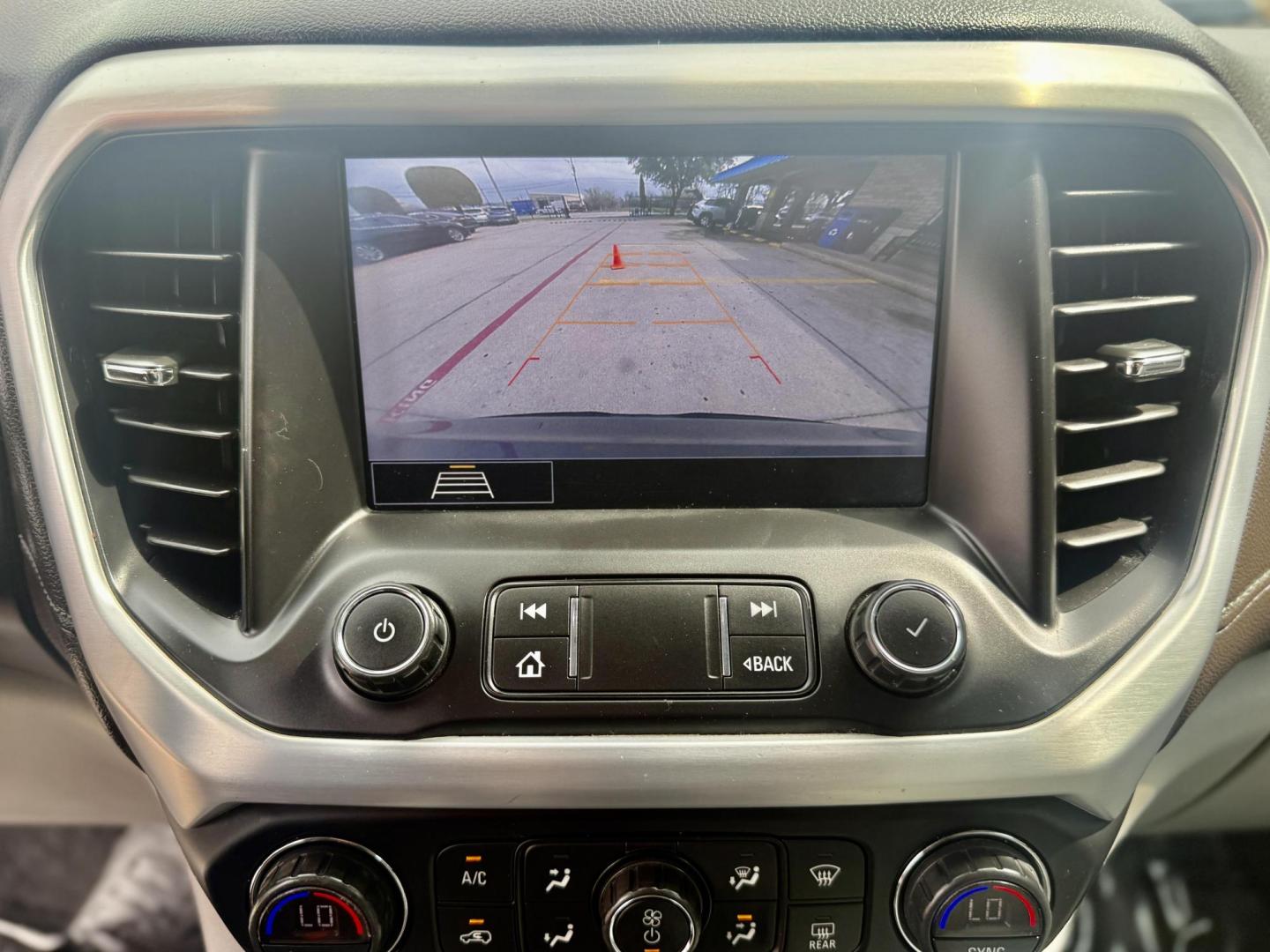 2020 Quicksilver Metallic /Cocoa/Light Ash Gray, leather Jet Black, leather GMC Acadia 70277 (1GKKNMLS9LZ) with an 3.6L V6 DOHC 24V engine, 9-Speed Automatic transmission, located at 2401 E Main St., Grand Prairie, TX, 75050, (972) 262-4440, 32.748981, -96.969643 - Photo#18