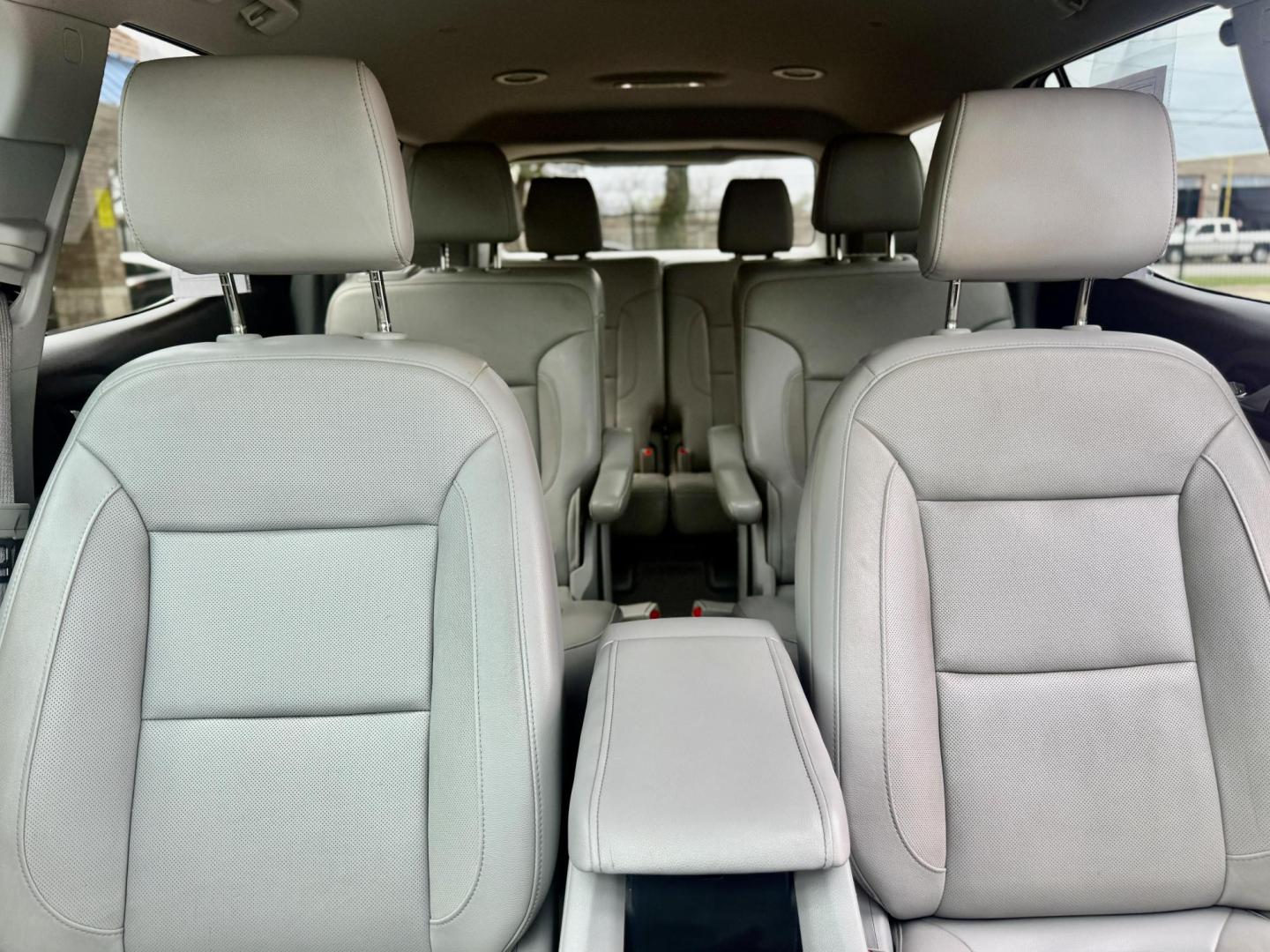 2020 Quicksilver Metallic /Cocoa/Light Ash Gray, leather Jet Black, leather GMC Acadia 70277 (1GKKNMLS9LZ) with an 3.6L V6 DOHC 24V engine, 9-Speed Automatic transmission, located at 2401 E Main St., Grand Prairie, TX, 75050, (972) 262-4440, 32.748981, -96.969643 - Photo#19