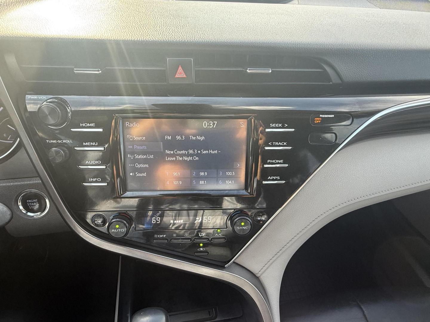 2018 Super White /Ash, leather Black, leather Macadamia, leather Toyota Camry 59160 (4T1B11HK8JU) with an 2.5L L4 DOHC 16V engine, 8-Speed Automatic transmission, located at 2401 E Main St., Grand Prairie, TX, 75050, (972) 262-4440, 32.748981, -96.969643 - Photo#2