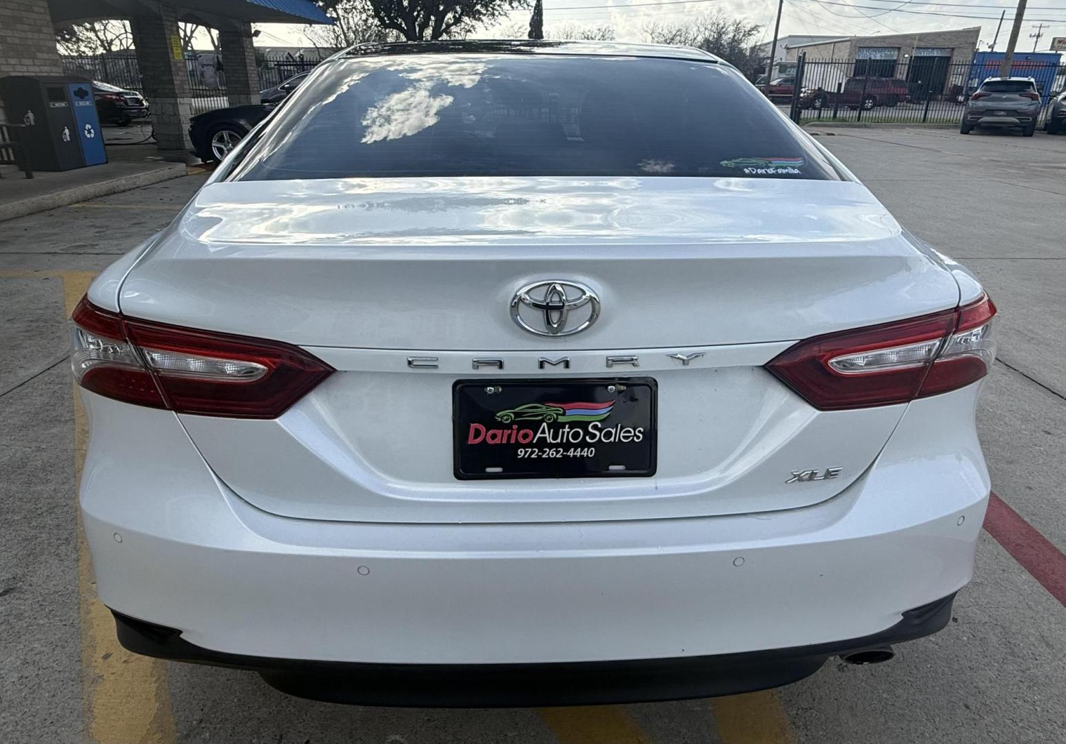 2018 Super White /Ash, leather Black, leather Macadamia, leather Toyota Camry 59160 (4T1B11HK8JU) with an 2.5L L4 DOHC 16V engine, 8-Speed Automatic transmission, located at 2401 E Main St., Grand Prairie, TX, 75050, (972) 262-4440, 32.748981, -96.969643 - Photo#5