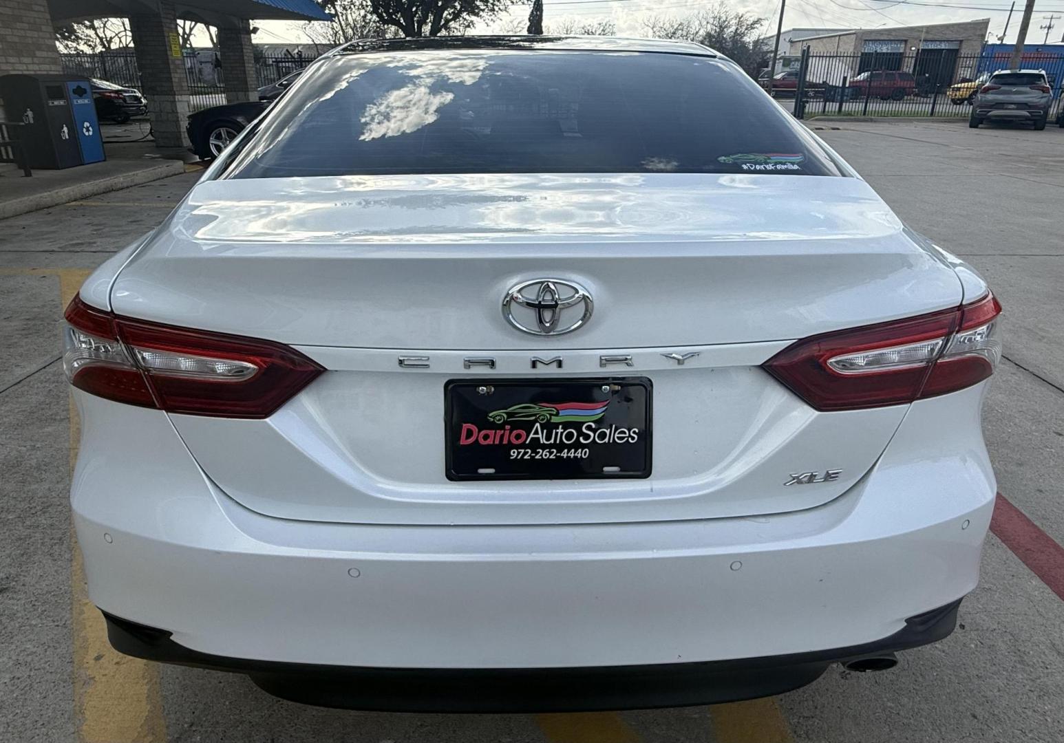 2018 Super White /Ash, leather Black, leather Macadamia, leather Toyota Camry 59160 (4T1B11HK8JU) with an 2.5L L4 DOHC 16V engine, 8-Speed Automatic transmission, located at 2401 E Main St., Grand Prairie, TX, 75050, (972) 262-4440, 32.748981, -96.969643 - Photo#10