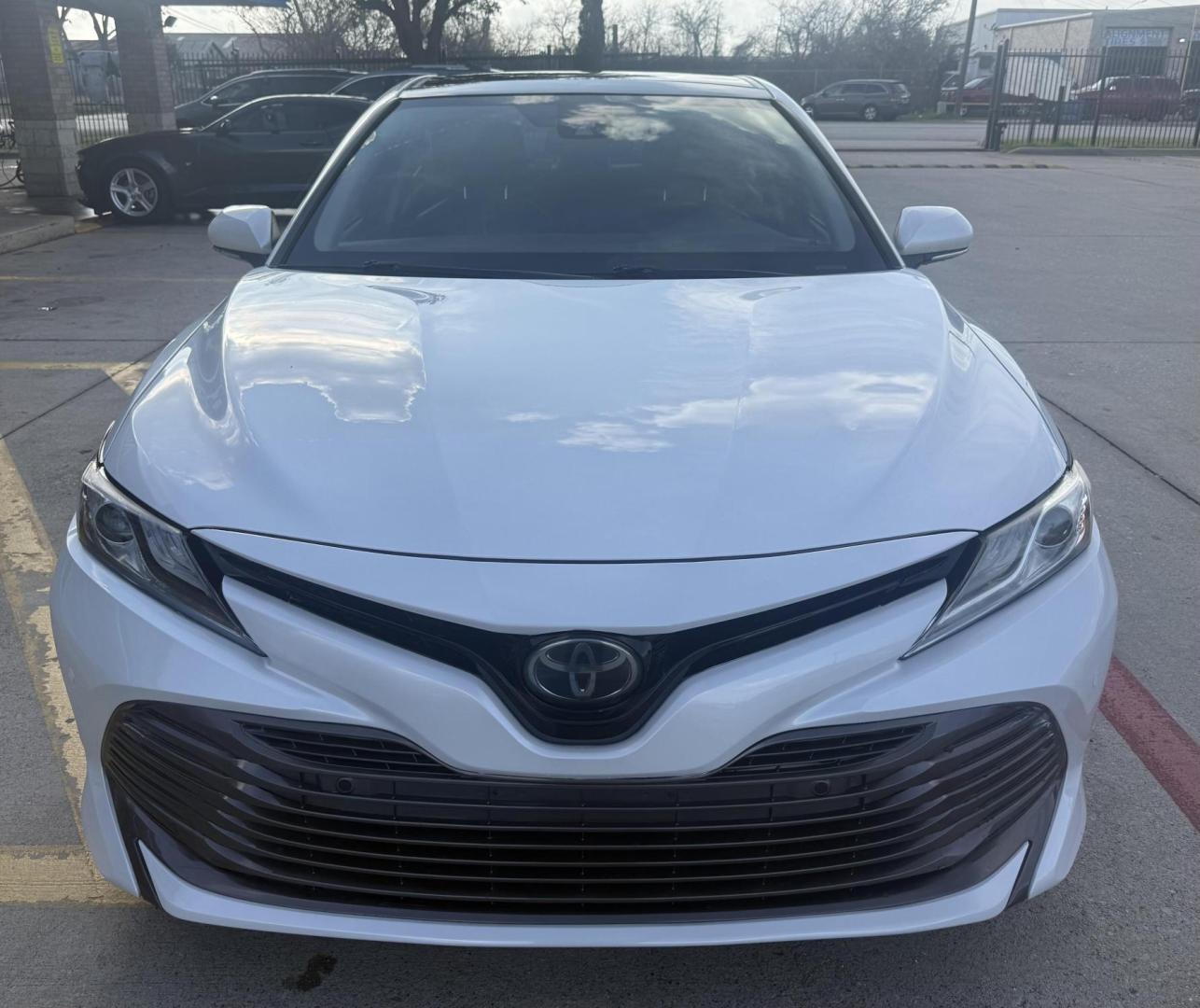2018 Super White /Ash, leather Black, leather Macadamia, leather Toyota Camry 59160 (4T1B11HK8JU) with an 2.5L L4 DOHC 16V engine, 8-Speed Automatic transmission, located at 2401 E Main St., Grand Prairie, TX, 75050, (972) 262-4440, 32.748981, -96.969643 - Photo#11