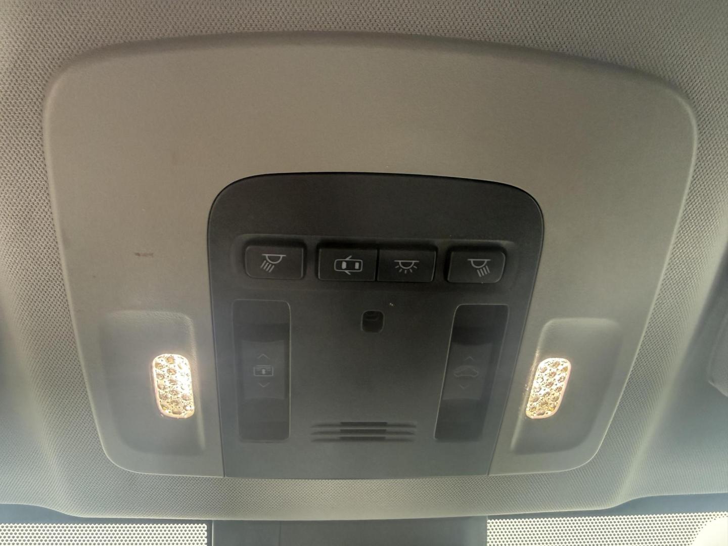 2018 Super White /Ash, leather Black, leather Macadamia, leather Toyota Camry 59160 (4T1B11HK8JU) with an 2.5L L4 DOHC 16V engine, 8-Speed Automatic transmission, located at 2401 E Main St., Grand Prairie, TX, 75050, (972) 262-4440, 32.748981, -96.969643 - Photo#20