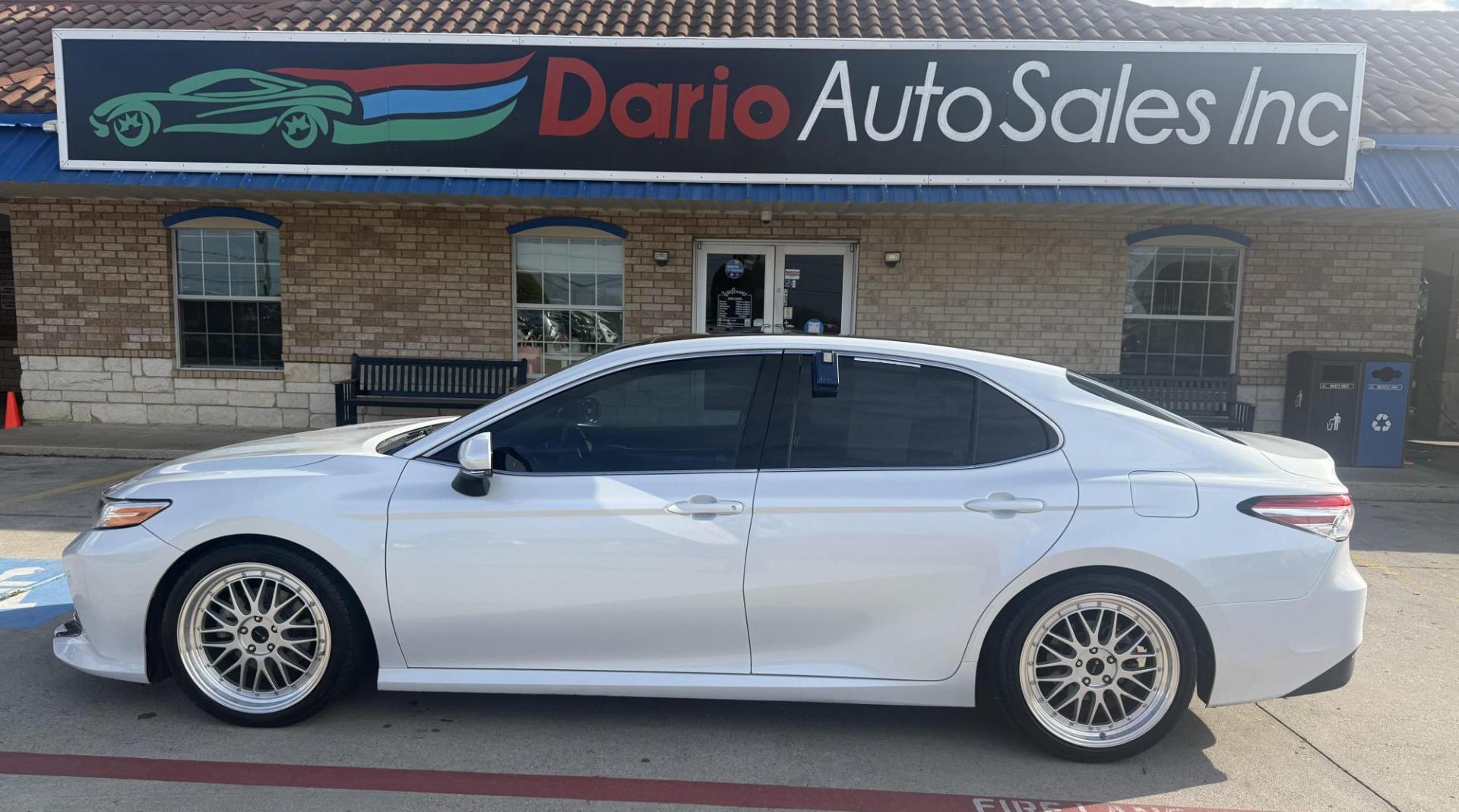 2018 Super White /Ash, leather Black, leather Macadamia, leather Toyota Camry 59160 (4T1B11HK8JU) with an 2.5L L4 DOHC 16V engine, 8-Speed Automatic transmission, located at 2401 E Main St., Grand Prairie, TX, 75050, (972) 262-4440, 32.748981, -96.969643 - Photo#22