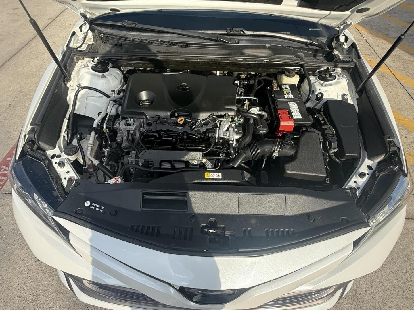 2018 Super White /Ash, leather Black, leather Macadamia, leather Toyota Camry 59160 (4T1B11HK8JU) with an 2.5L L4 DOHC 16V engine, 8-Speed Automatic transmission, located at 2401 E Main St., Grand Prairie, TX, 75050, (972) 262-4440, 32.748981, -96.969643 - Photo#25