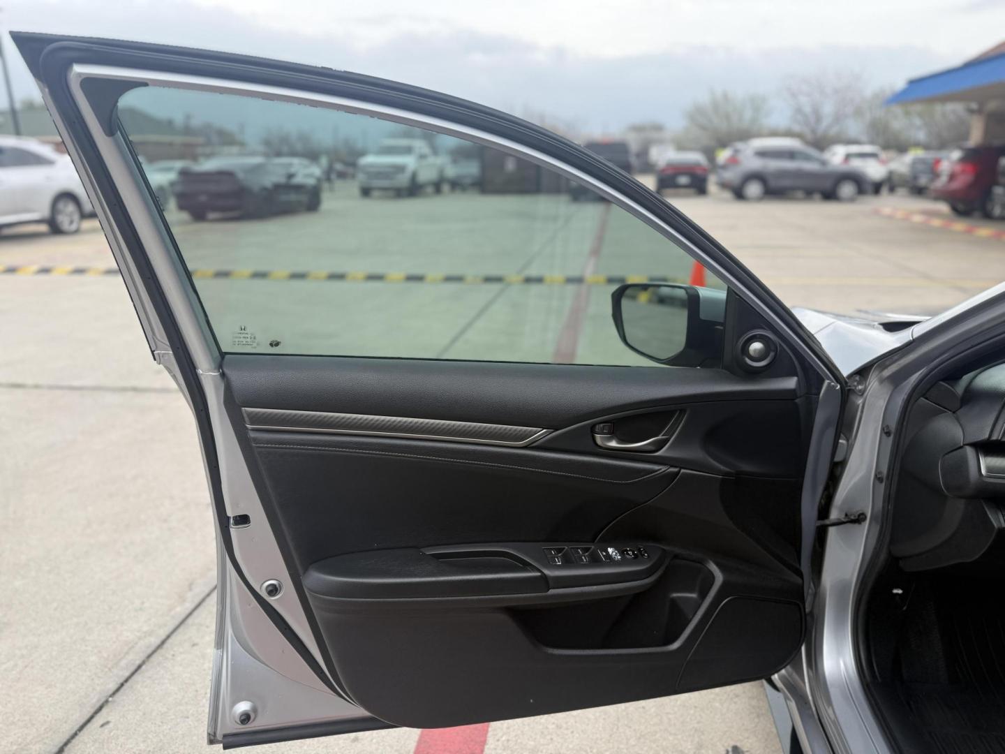 2019 Crystal Black Pearl /Black, leather Black/Ivory, leather Honda Civic 67001 (SHHFK7H90KU) with an 1.5L L4 DOHC 16V engine, Continuously Variable Transmission transmission, located at 2401 E Main St., Grand Prairie, TX, 75050, (972) 262-4440, 32.748981, -96.969643 - Photo#11