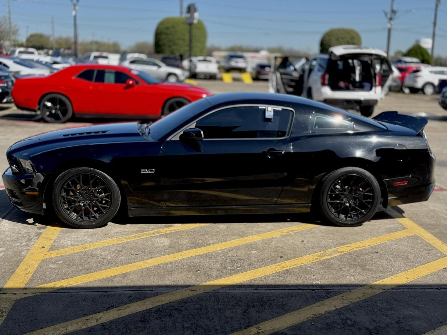 2014 /Charcoal Black Charcoal Black Medium Stone Ford Mustang 47327 (1ZVBP8CF3E5) with an 5.0L V8 DOHC 32V engine, 6-Speed Automatic6-Speed Manual transmission, located at 2401 E Main St., Grand Prairie, TX, 75050, (972) 262-4440, 32.748981, -96.969643 - Photo#5