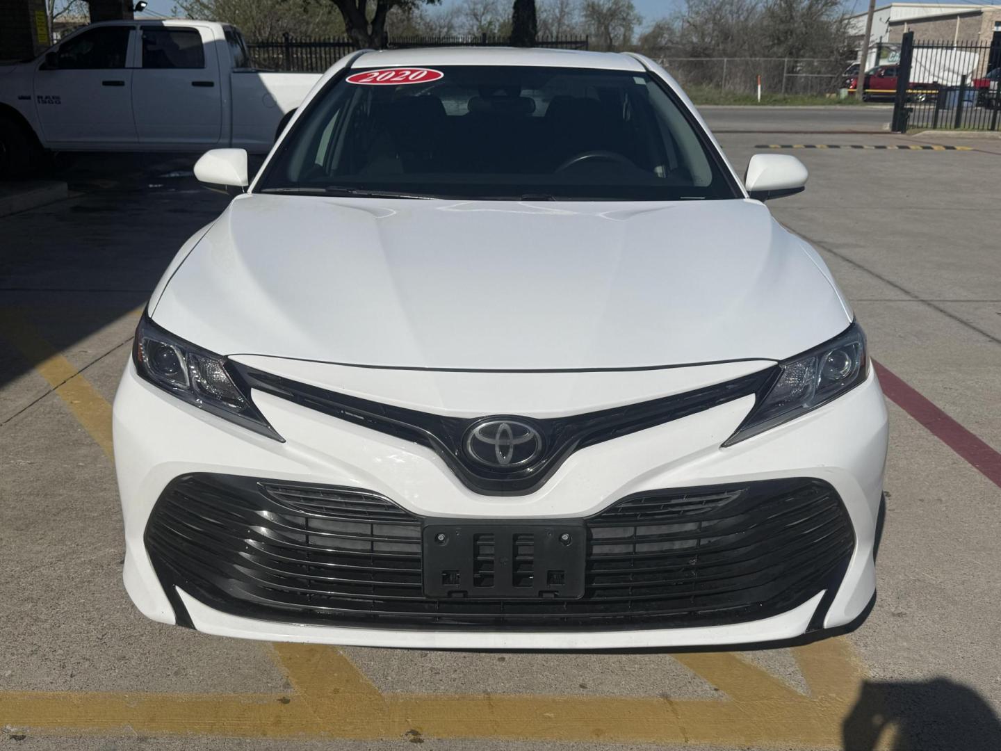 2020 Super White /Ash, cloth Black, cloth Macadamia, cloth Toyota Camry 72328 (4T1C11AK9LU) with an 2.5L L4 DOHC 16V engine, 8-Speed Automatic transmission, located at 2401 E Main St., Grand Prairie, TX, 75050, (972) 262-4440, 32.748981, -96.969643 - Photo#4
