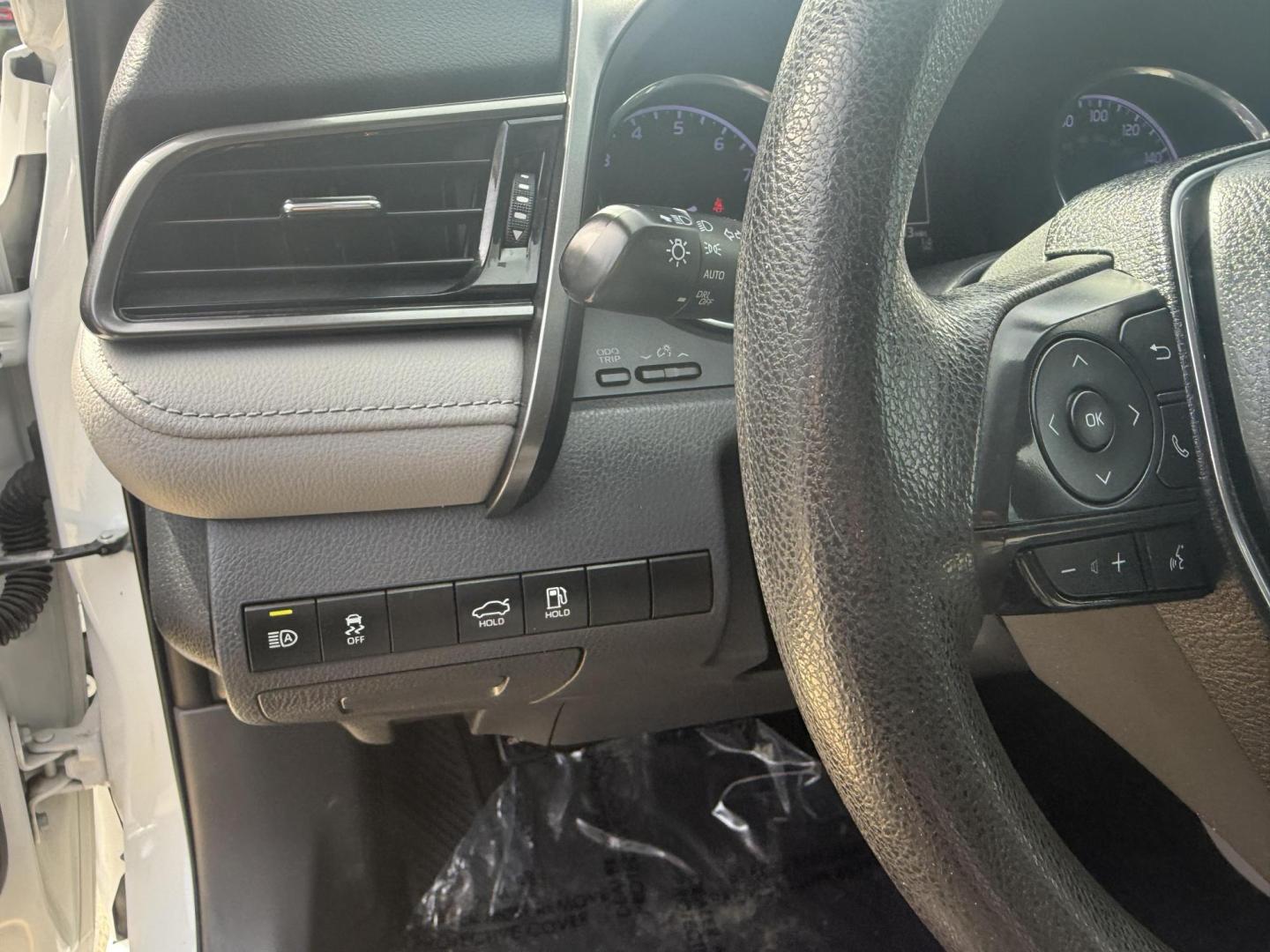 2020 Super White /Ash, cloth Black, cloth Macadamia, cloth Toyota Camry 72328 (4T1C11AK9LU) with an 2.5L L4 DOHC 16V engine, 8-Speed Automatic transmission, located at 2401 E Main St., Grand Prairie, TX, 75050, (972) 262-4440, 32.748981, -96.969643 - Photo#5