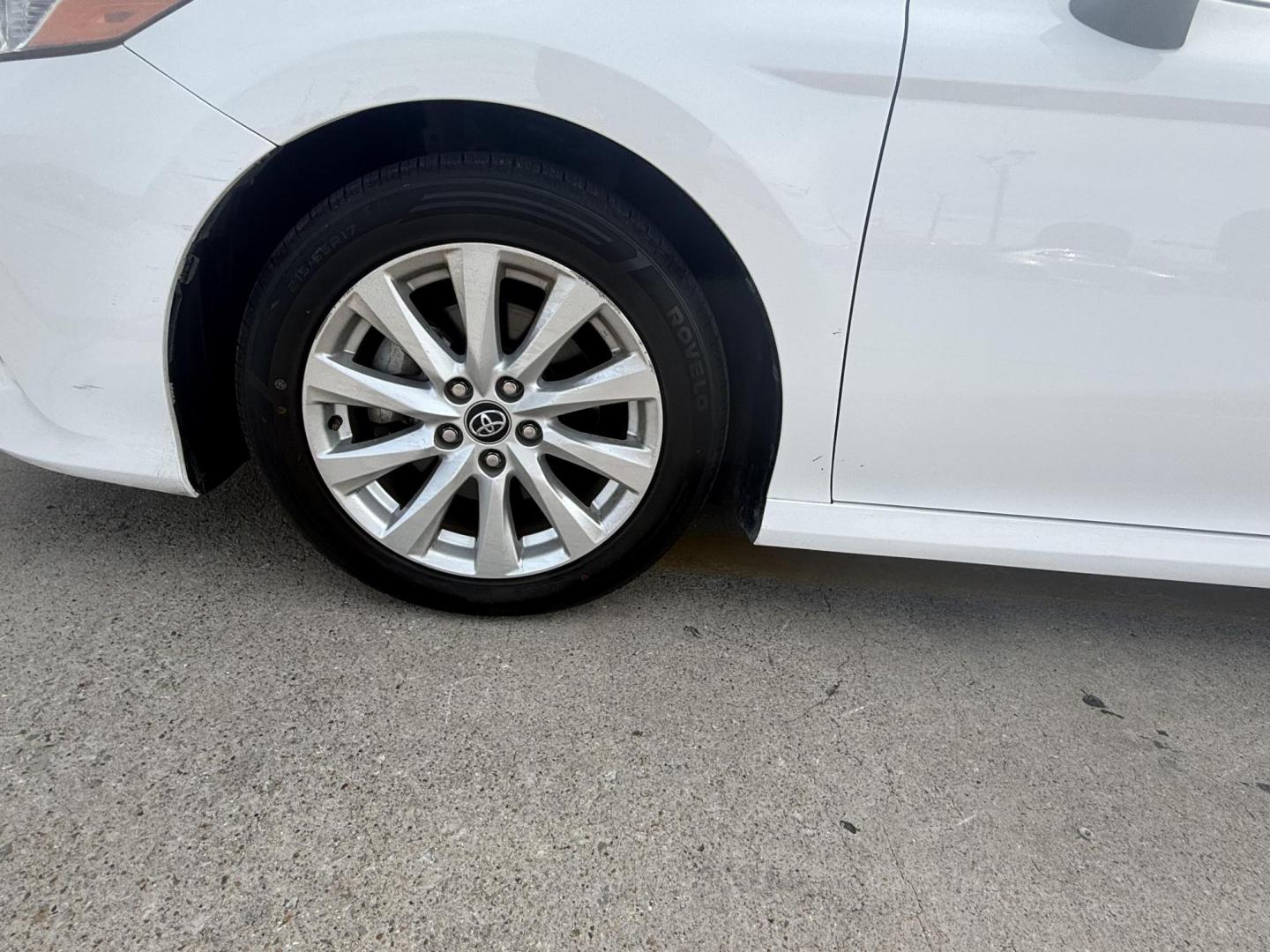 2020 Super White /Ash, cloth Black, cloth Macadamia, cloth Toyota Camry 72328 (4T1C11AK9LU) with an 2.5L L4 DOHC 16V engine, 8-Speed Automatic transmission, located at 2401 E Main St., Grand Prairie, TX, 75050, (972) 262-4440, 32.748981, -96.969643 - Photo#9