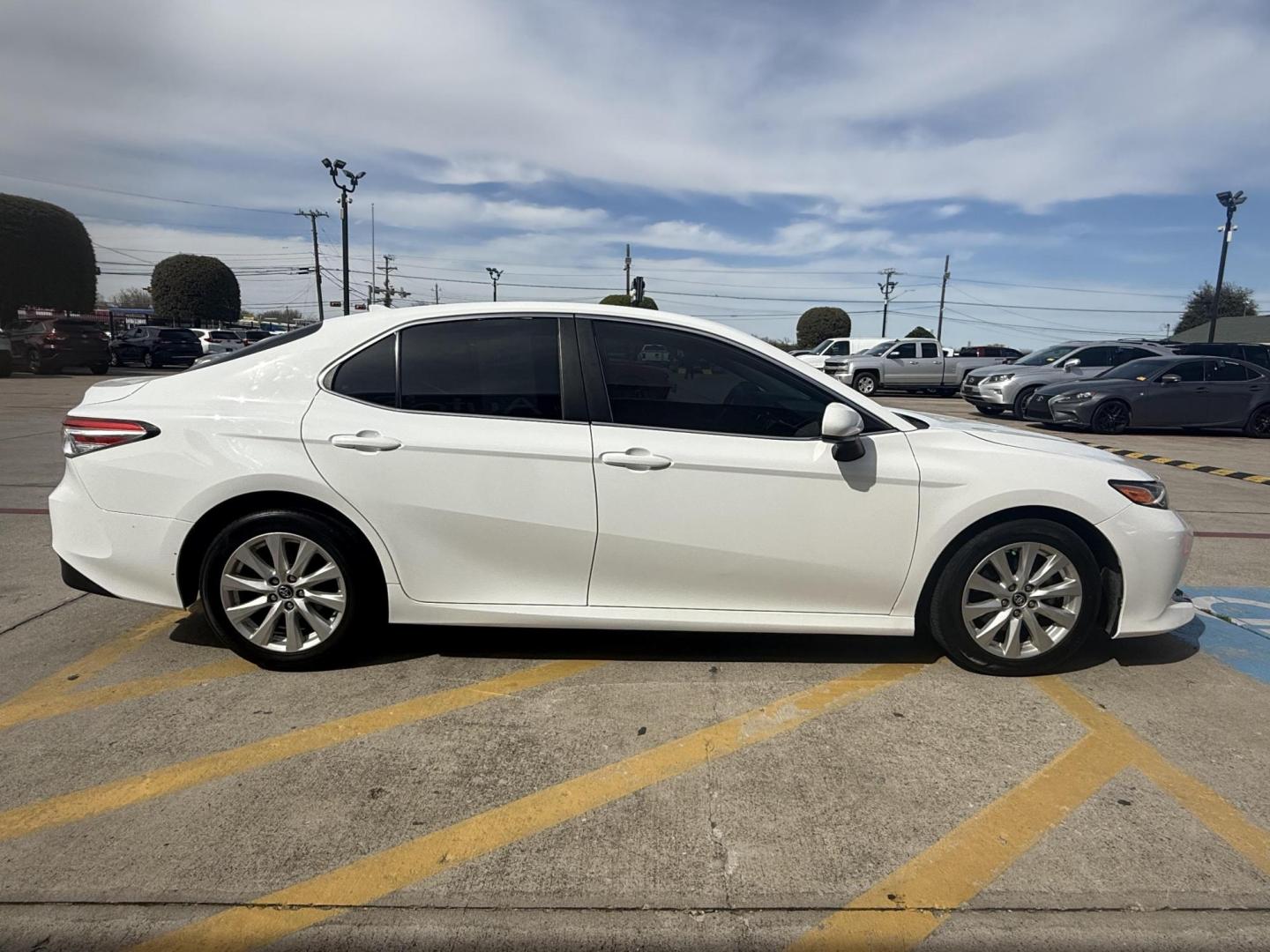 2020 Super White /Ash, cloth Black, cloth Macadamia, cloth Toyota Camry 72328 (4T1C11AK9LU) with an 2.5L L4 DOHC 16V engine, 8-Speed Automatic transmission, located at 2401 E Main St., Grand Prairie, TX, 75050, (972) 262-4440, 32.748981, -96.969643 - Photo#12
