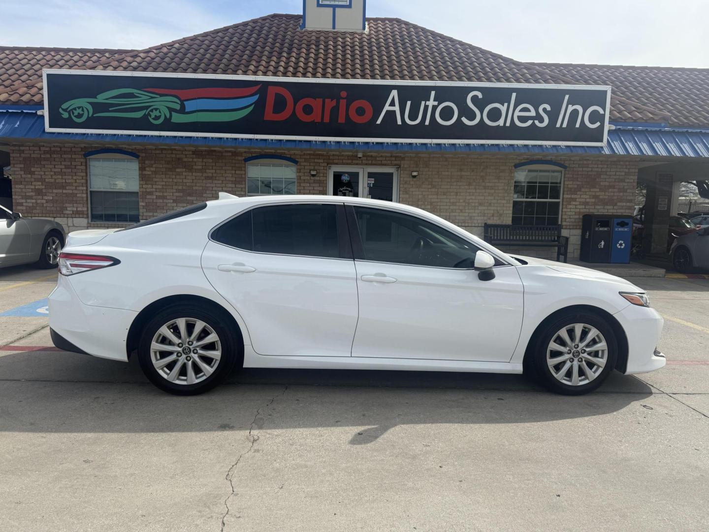 2020 Super White /Ash, cloth Black, cloth Macadamia, cloth Toyota Camry 72328 (4T1C11AK9LU) with an 2.5L L4 DOHC 16V engine, 8-Speed Automatic transmission, located at 2401 E Main St., Grand Prairie, TX, 75050, (972) 262-4440, 32.748981, -96.969643 - Photo#16
