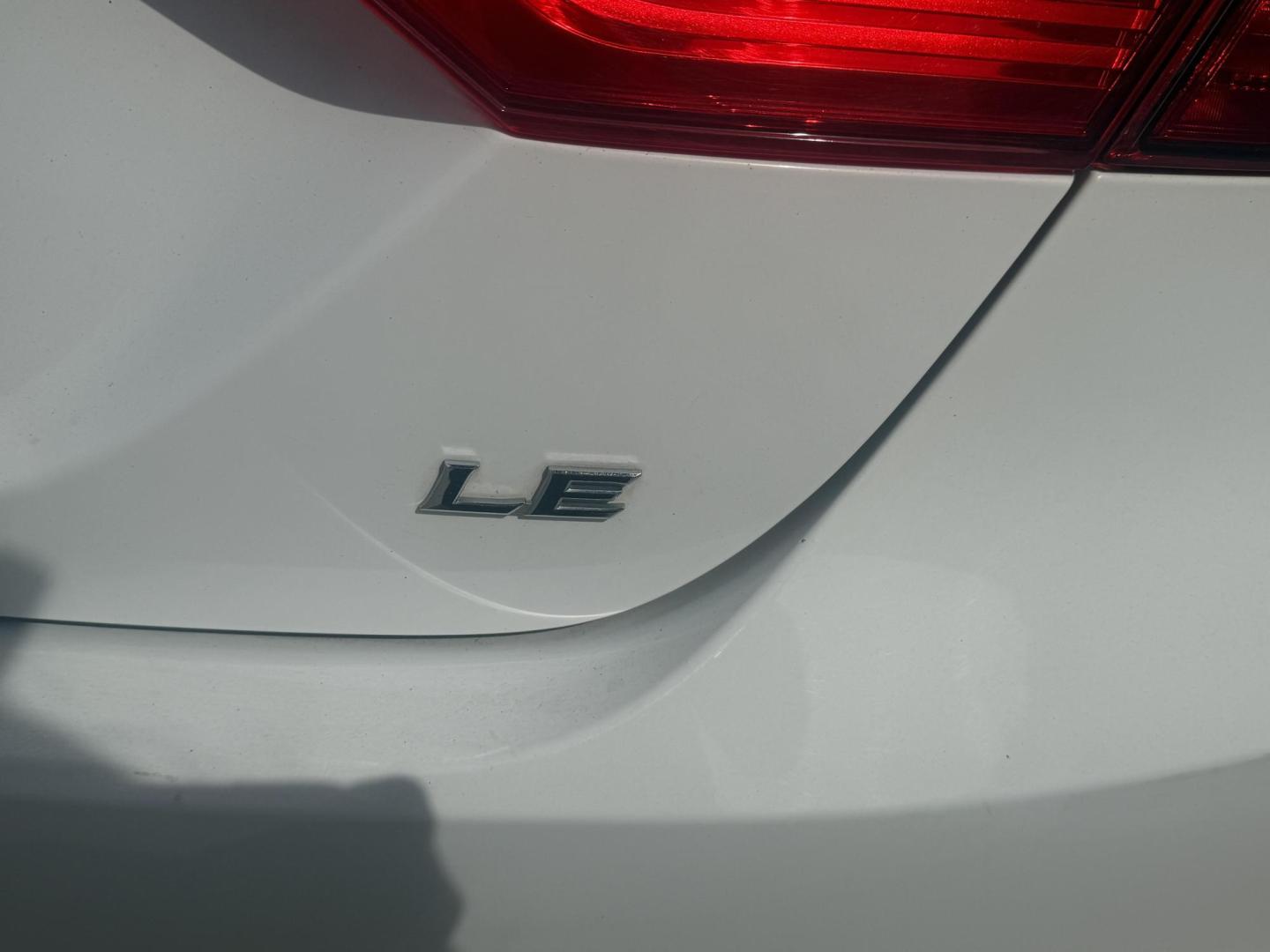 2020 Super White /Ash, cloth Black, cloth Macadamia, cloth Toyota Camry 72328 (4T1C11AK9LU) with an 2.5L L4 DOHC 16V engine, 8-Speed Automatic transmission, located at 2401 E Main St., Grand Prairie, TX, 75050, (972) 262-4440, 32.748981, -96.969643 - Photo#22