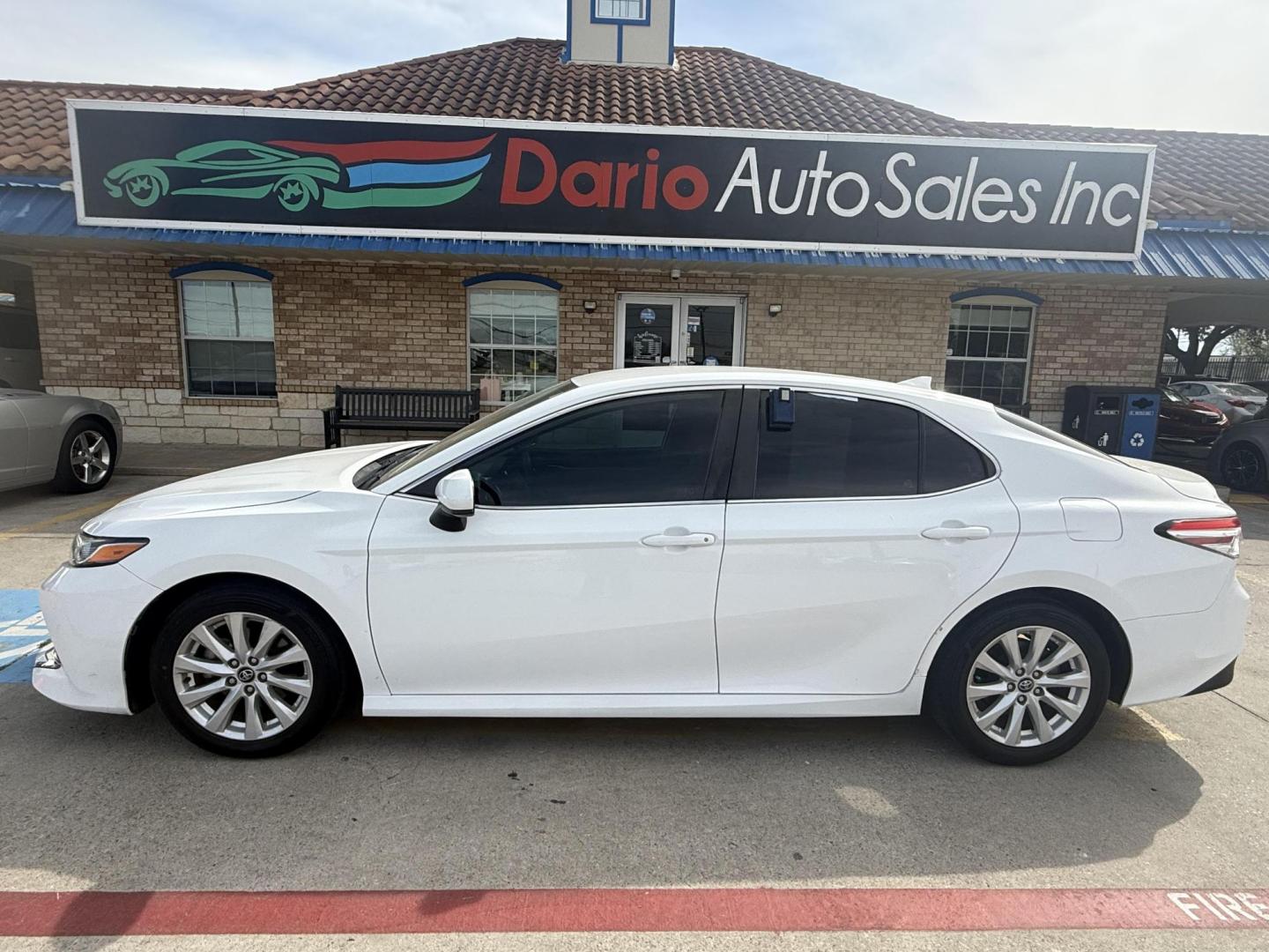 2020 Super White /Ash, cloth Black, cloth Macadamia, cloth Toyota Camry 72328 (4T1C11AK9LU) with an 2.5L L4 DOHC 16V engine, 8-Speed Automatic transmission, located at 2401 E Main St., Grand Prairie, TX, 75050, (972) 262-4440, 32.748981, -96.969643 - Photo#25