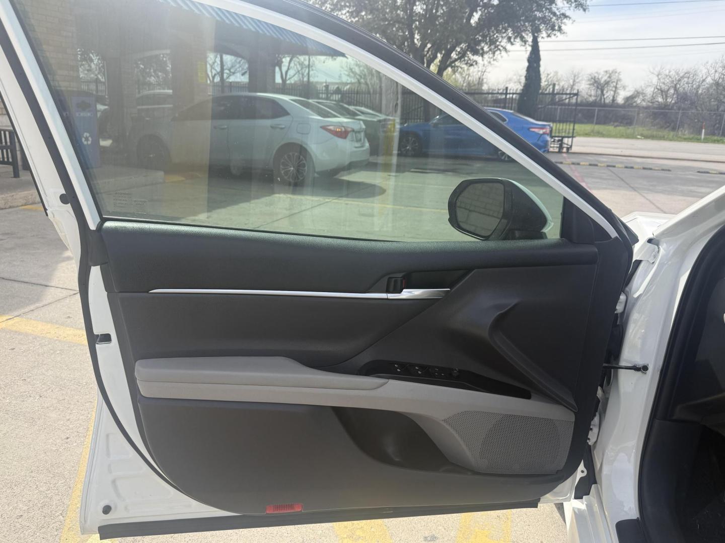 2020 Super White /Ash, cloth Black, cloth Macadamia, cloth Toyota Camry 72328 (4T1C11AK9LU) with an 2.5L L4 DOHC 16V engine, 8-Speed Automatic transmission, located at 2401 E Main St., Grand Prairie, TX, 75050, (972) 262-4440, 32.748981, -96.969643 - Photo#26