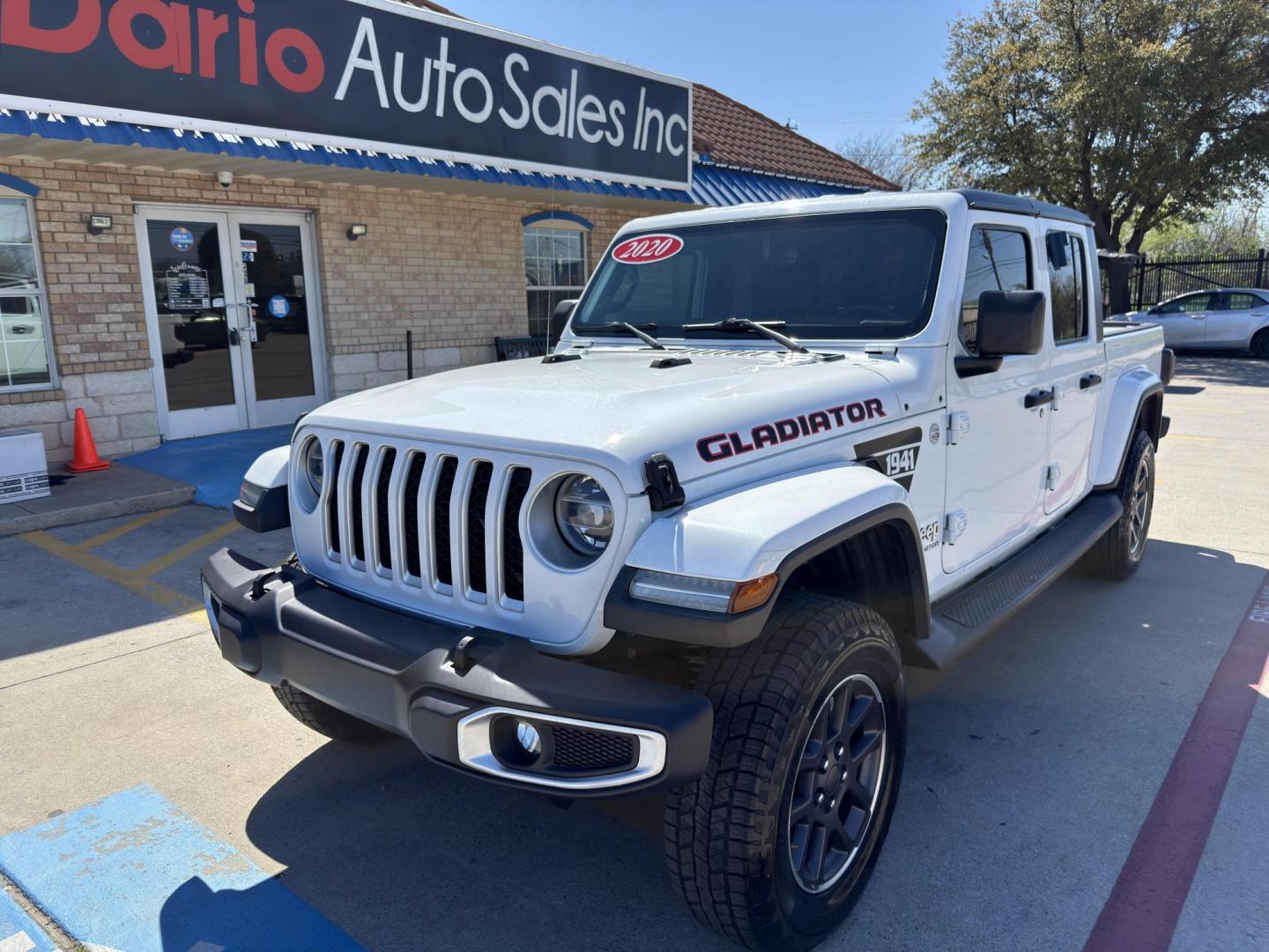 2020 No data /No data Jeep Gladiator 69895 (1C6HJTFG0LL) with an 3.6L V6 DOHC 24V engine, 6-Speed Manual transmission, located at 2401 E Main St., Grand Prairie, TX, 75050, (972) 262-4440, 32.748981, -96.969643 - Photo#0