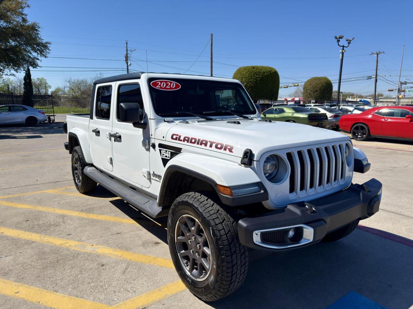 2020 No data /No data Jeep Gladiator 69895 (1C6HJTFG0LL) with an 3.6L V6 DOHC 24V engine, 6-Speed Manual transmission, located at 2401 E Main St., Grand Prairie, TX, 75050, (972) 262-4440, 32.748981, -96.969643 - Photo#6