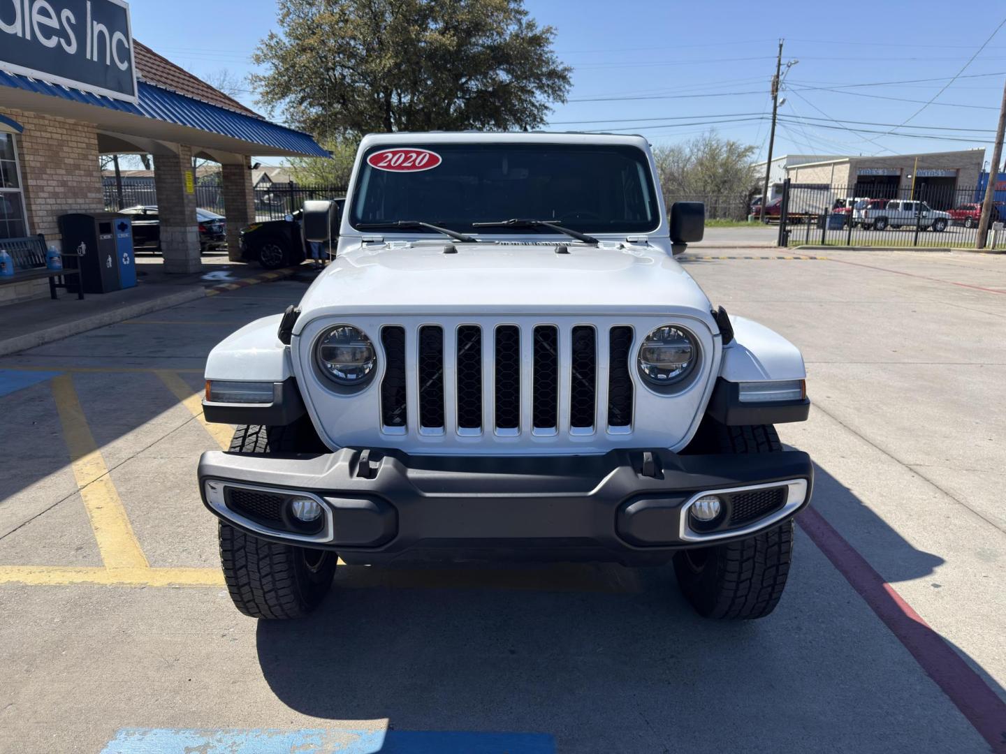 2020 No data /No data Jeep Gladiator 69895 (1C6HJTFG0LL) with an 3.6L V6 DOHC 24V engine, 6-Speed Manual transmission, located at 2401 E Main St., Grand Prairie, TX, 75050, (972) 262-4440, 32.748981, -96.969643 - Photo#7