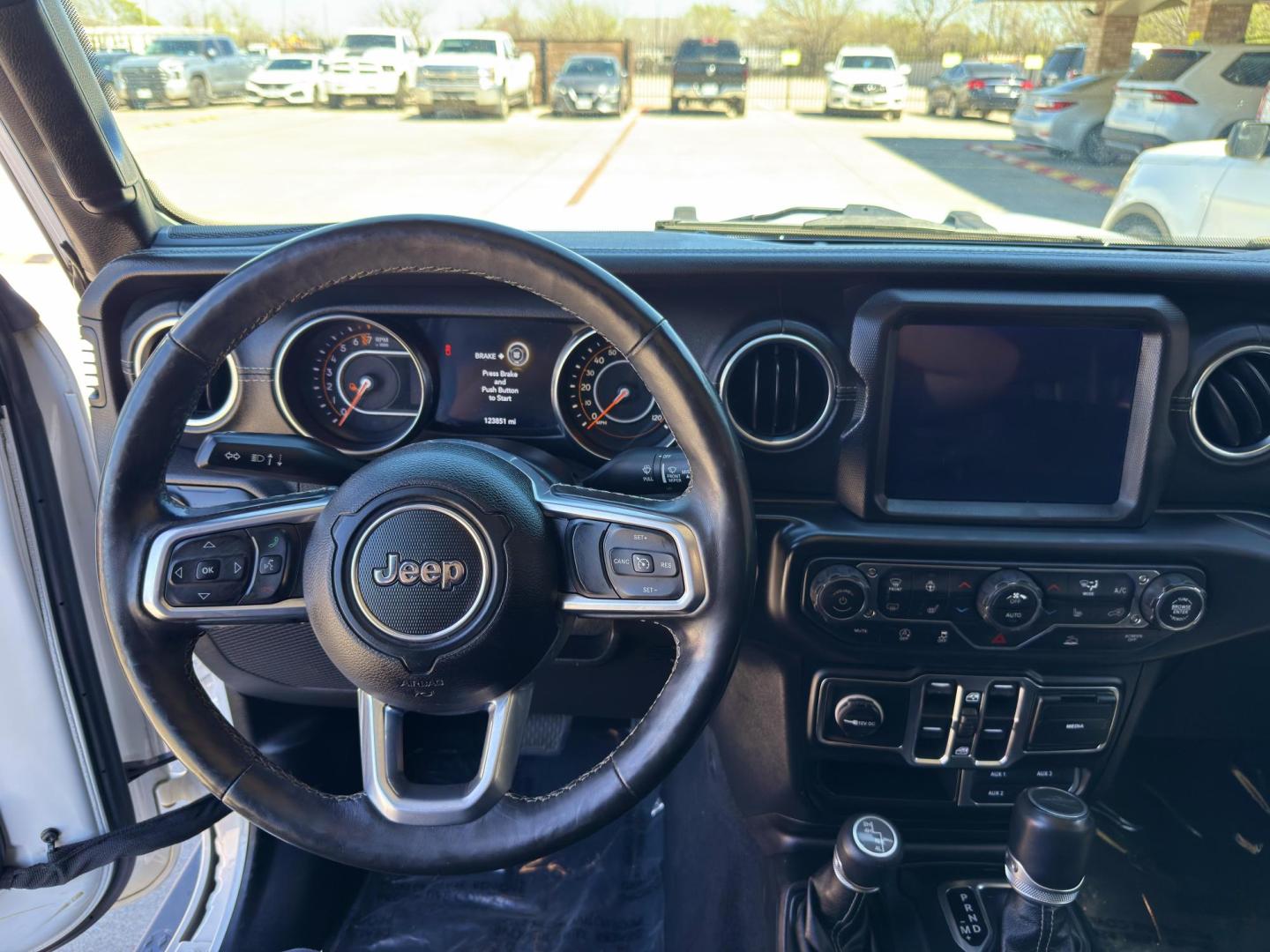 2020 No data /No data Jeep Gladiator 69895 (1C6HJTFG0LL) with an 3.6L V6 DOHC 24V engine, 6-Speed Manual transmission, located at 2401 E Main St., Grand Prairie, TX, 75050, (972) 262-4440, 32.748981, -96.969643 - Photo#10